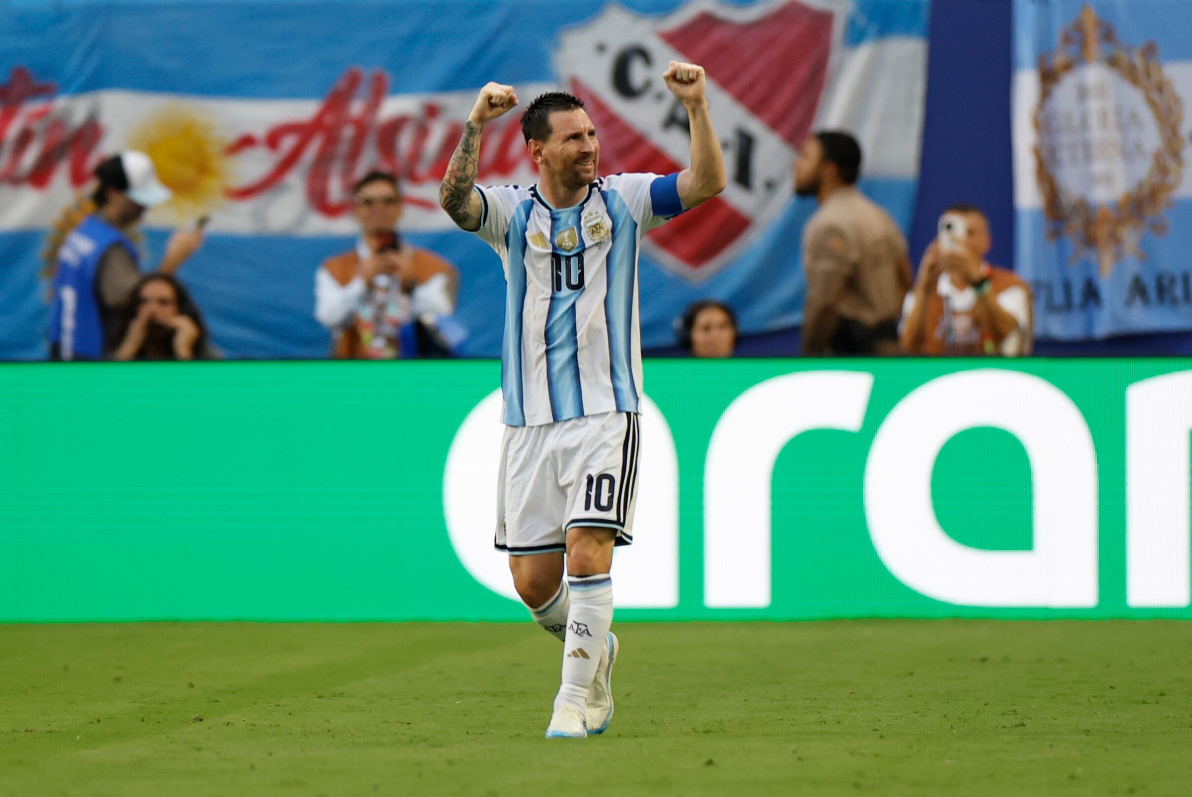 El futbolista chileno destacó la entrega del rosarino en el Mundial 2026 (Alberto Estevez. EFE) 