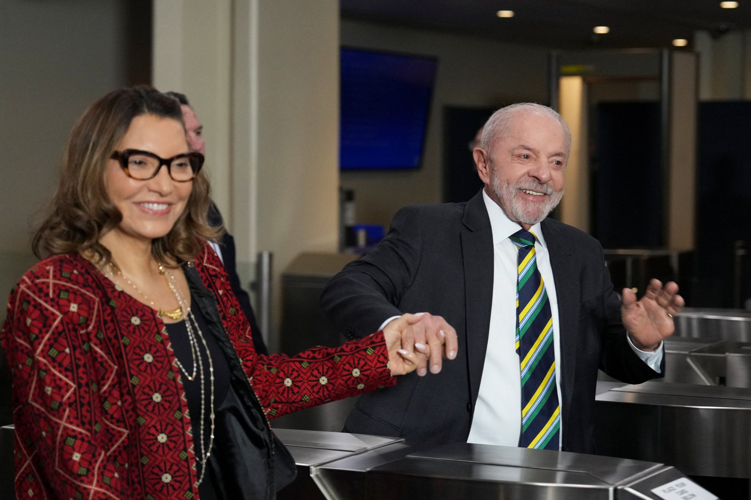 Balotaje en Brasil: Lula busca revertir la ventaja de Bolsonaro con una nueva estrategia digital y apunta a los abstencionistas