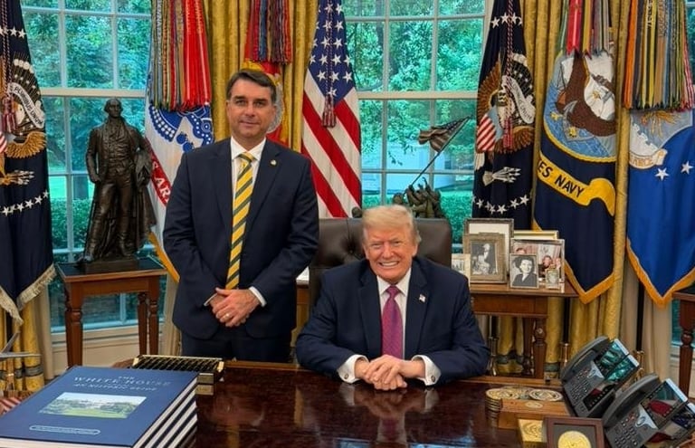 Donald y Trump y Flávio Bolsonaro posan en la Casa Blanca, (Washington, Estados Unidos)