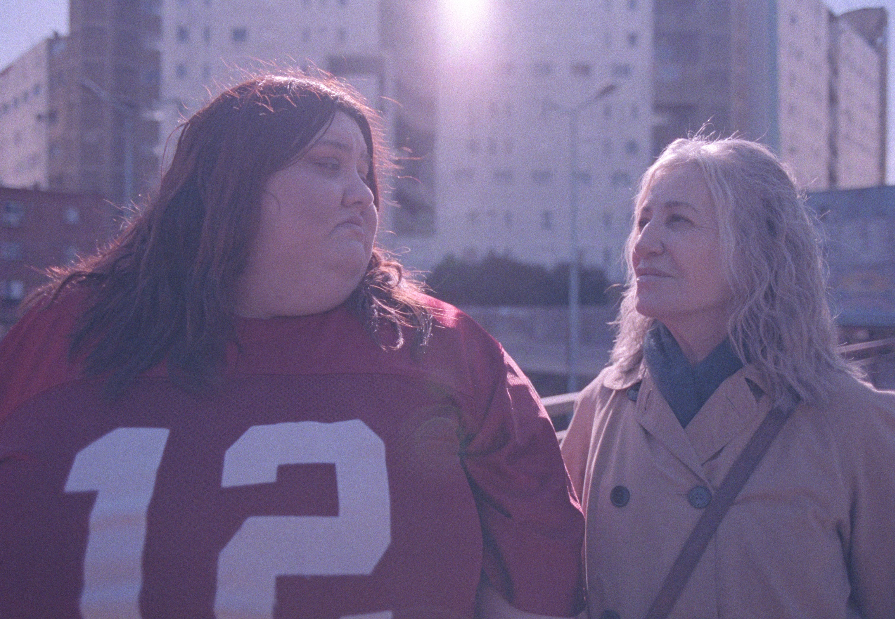 Mis Muertos Tristes. (L to R) Carlos Portaluppi as Tomás, Alejandra Flechner as Lidia in Mis Muertos Tristes. Cr. Courtesy of Netflix ©2026