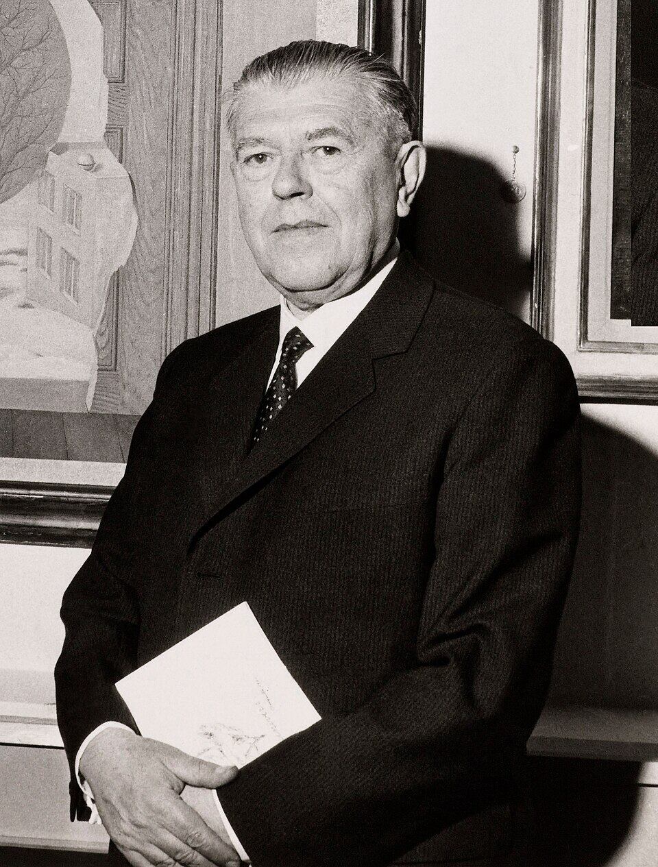 René Magritte en 1961 (Wikipedia)