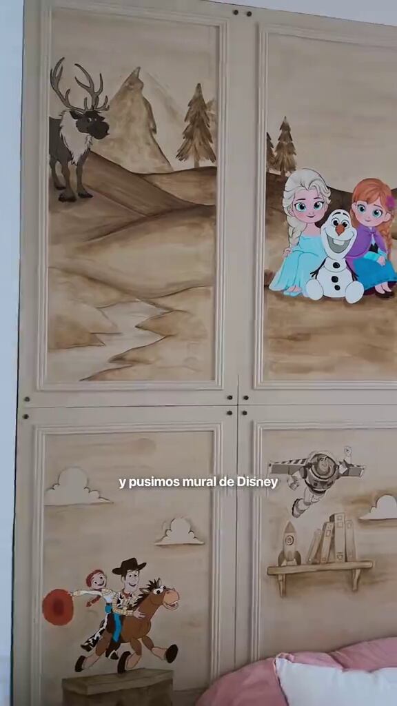 Con mural de Disney y sin cuna, así es el soñado cuarto que Stephanie Demner preparó para su segunda hija