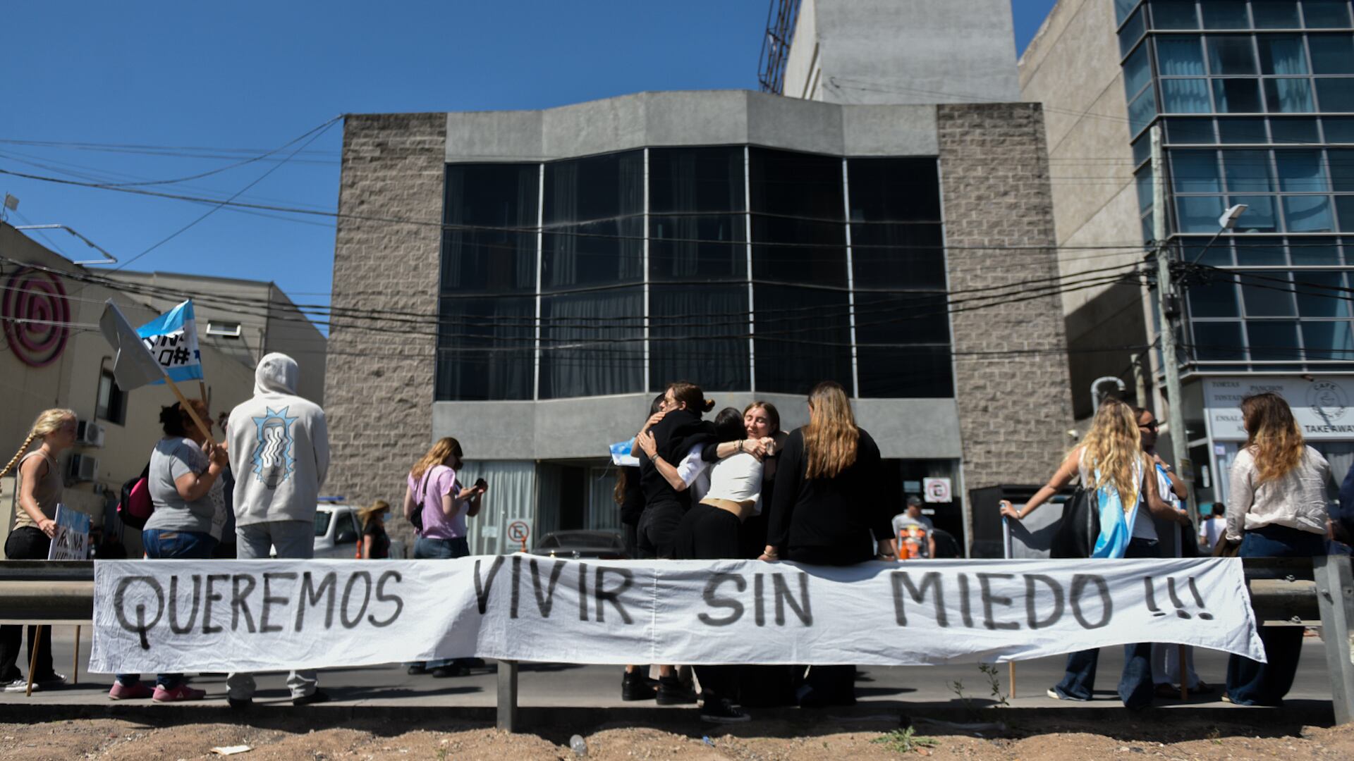 En 2023, familiares y allegados a Andrés Blaquier se concentraron frente al Juzgado (Adrián Escandar)
