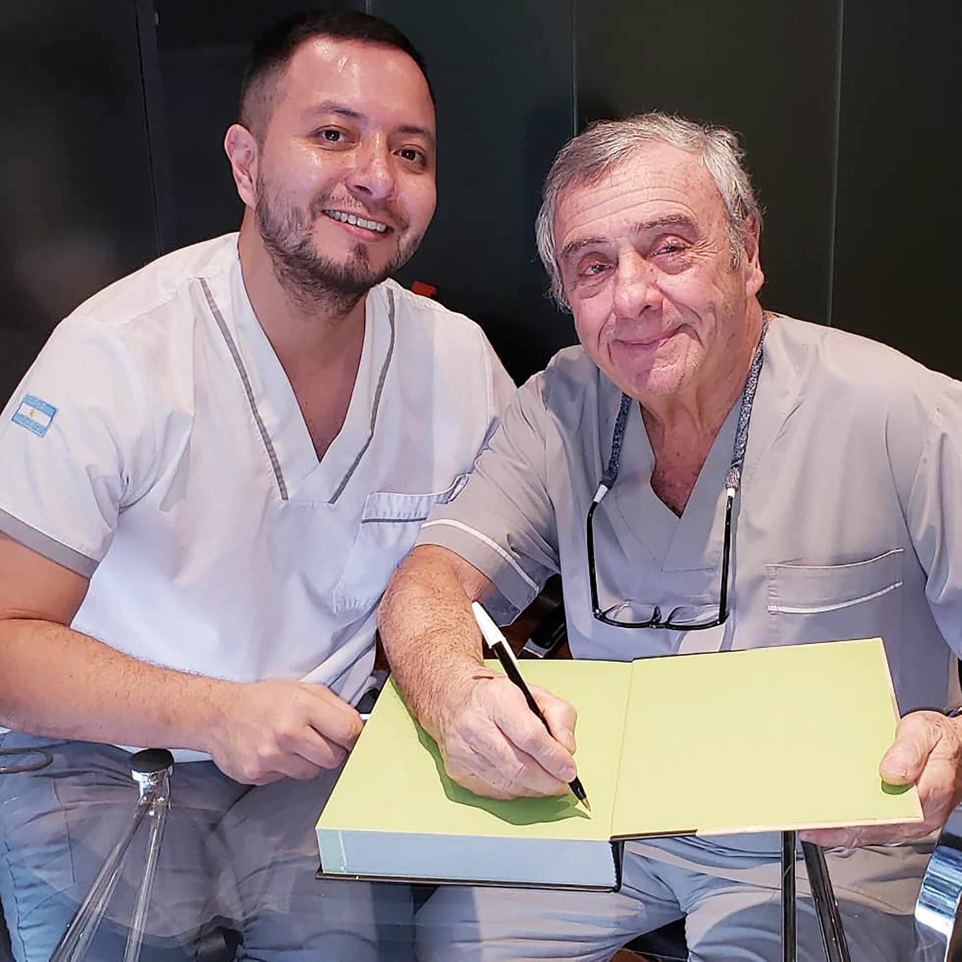 Cumple 60 años de profesión Aníbal Alonso, el Favaloro de los dentistas que enseña mucho más que odontología
