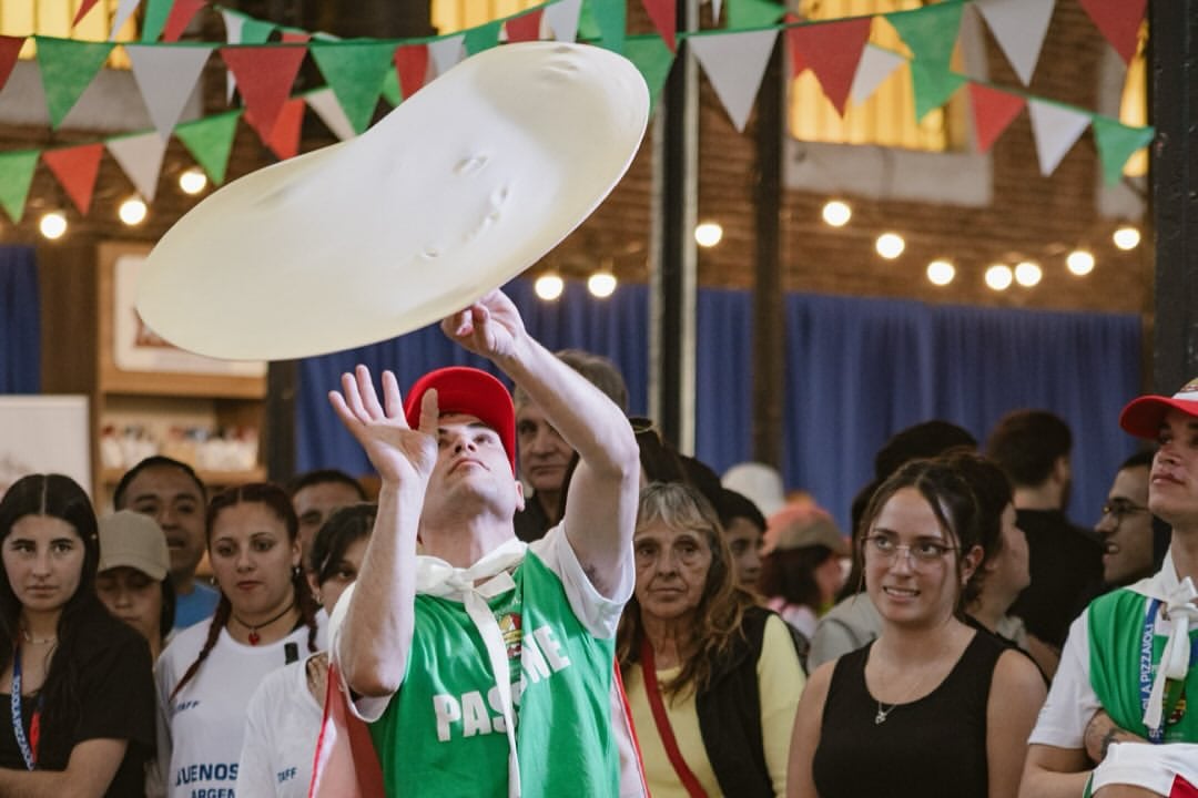De una infancia como reciclador a la cima mundial de la pizza: el sueño que ahora lo lleva a competir en Italia