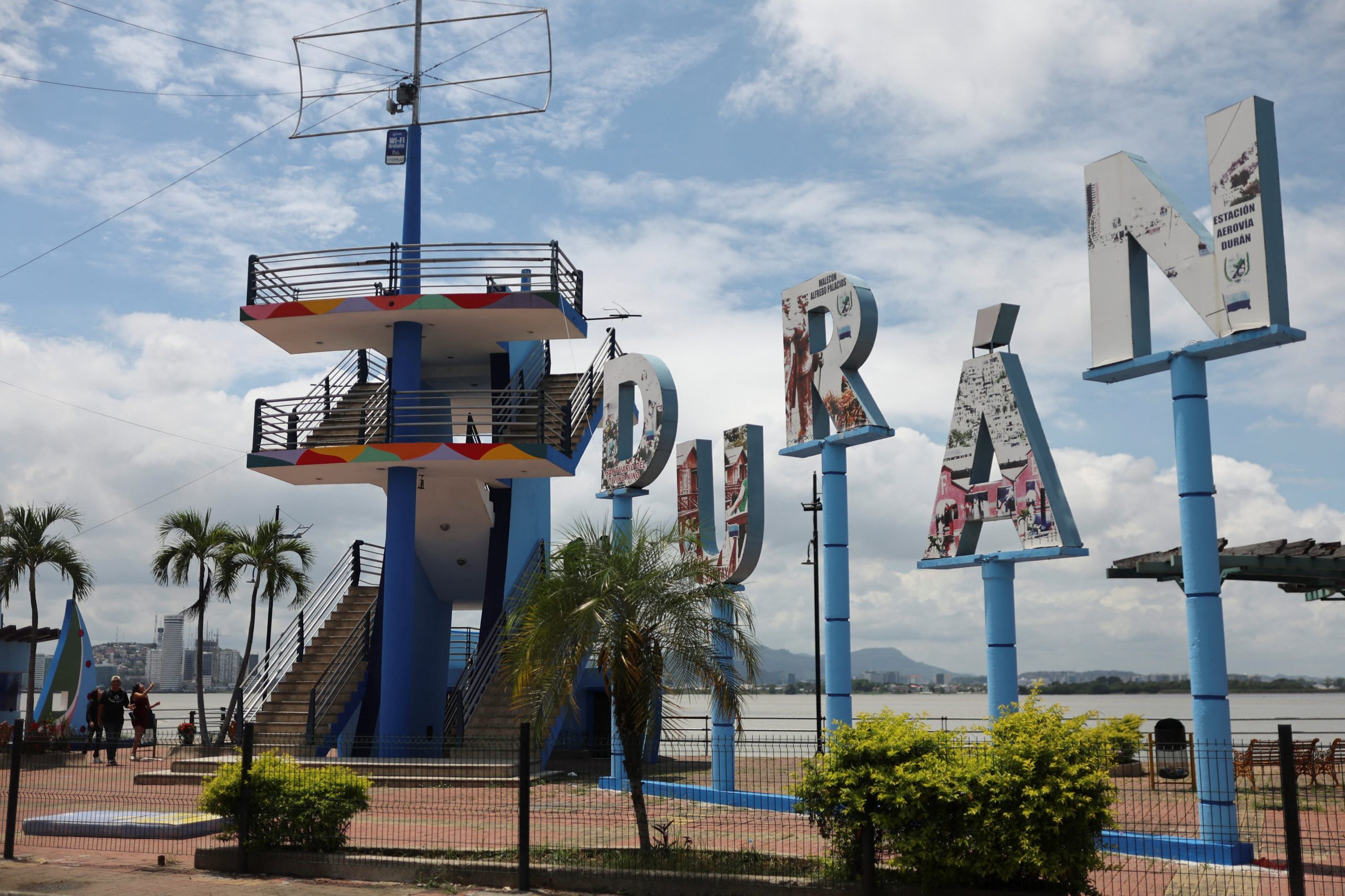 Del barrio a TikTok: así reclutan las bandas criminales a niños y adolescentes en Ecuador