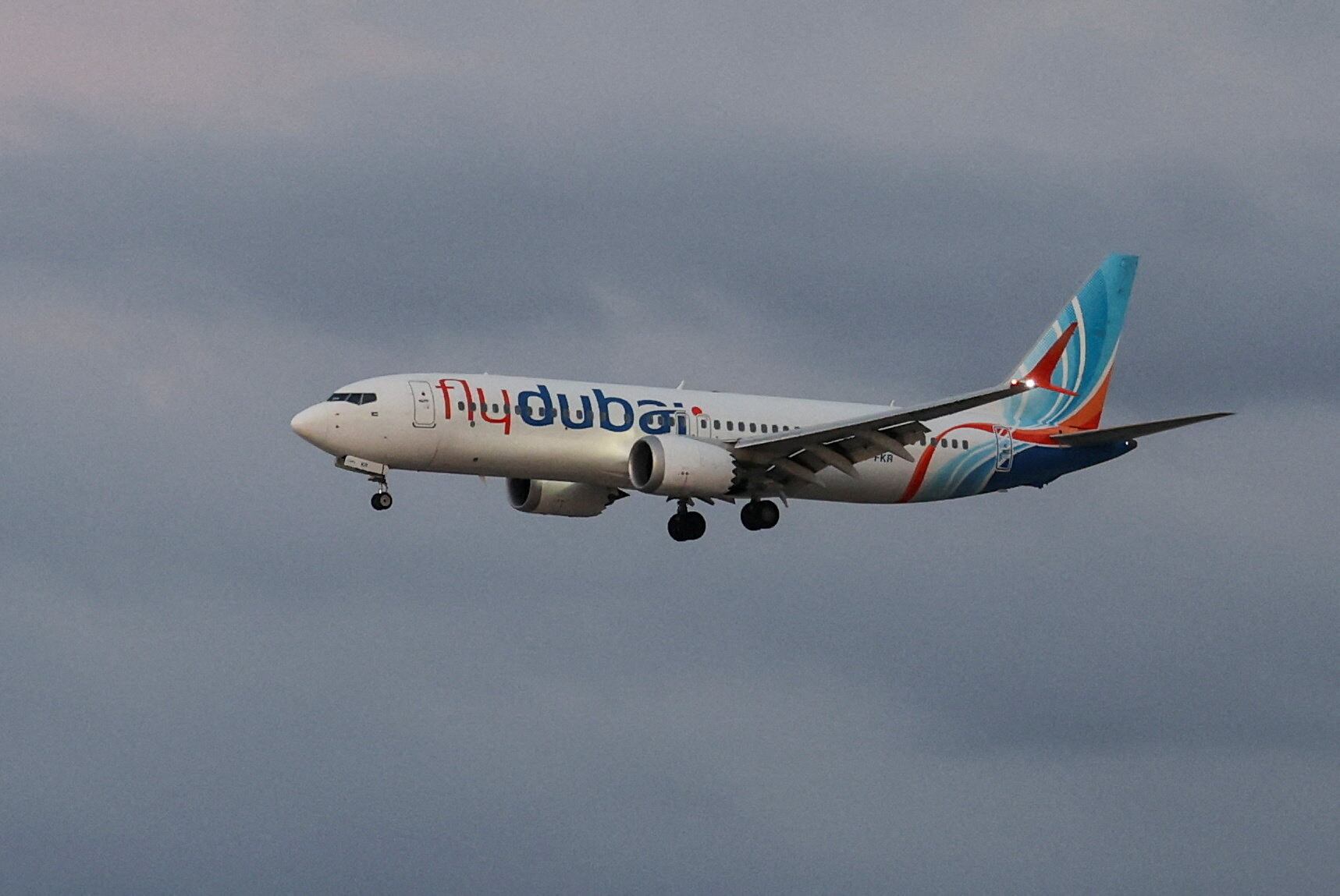 Un avión que transporta a los pasajeros del vuelo de FlyDubai —que se dirigía a Israel desde los Emiratos Árabes Unidos y fue desviado a Arabia Saudita tras emitirse una señal de emergencia— llega al Aeropuerto Internacional Ben Gurión, en Lod, cerca de Tel Aviv (Israel), el 30 de septiembre de 2026 (REUTERS/Ammar Awad/Archivo)