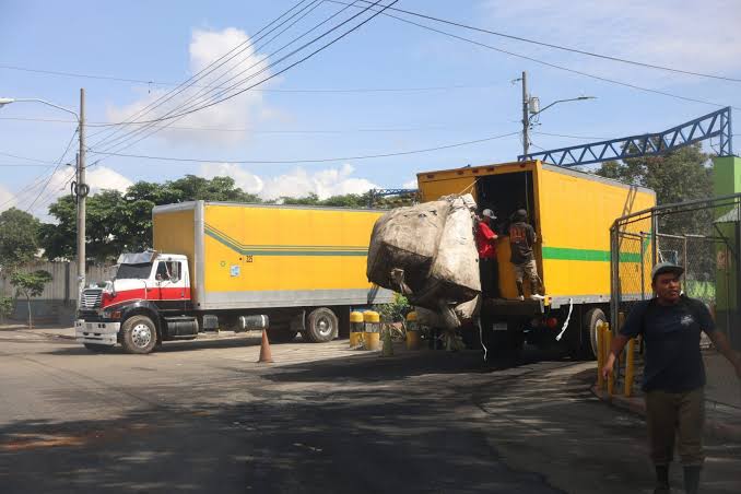El gremio de recolectores anuncia suspensión del servicio de basura en Guatemala por extorsiones y ataques