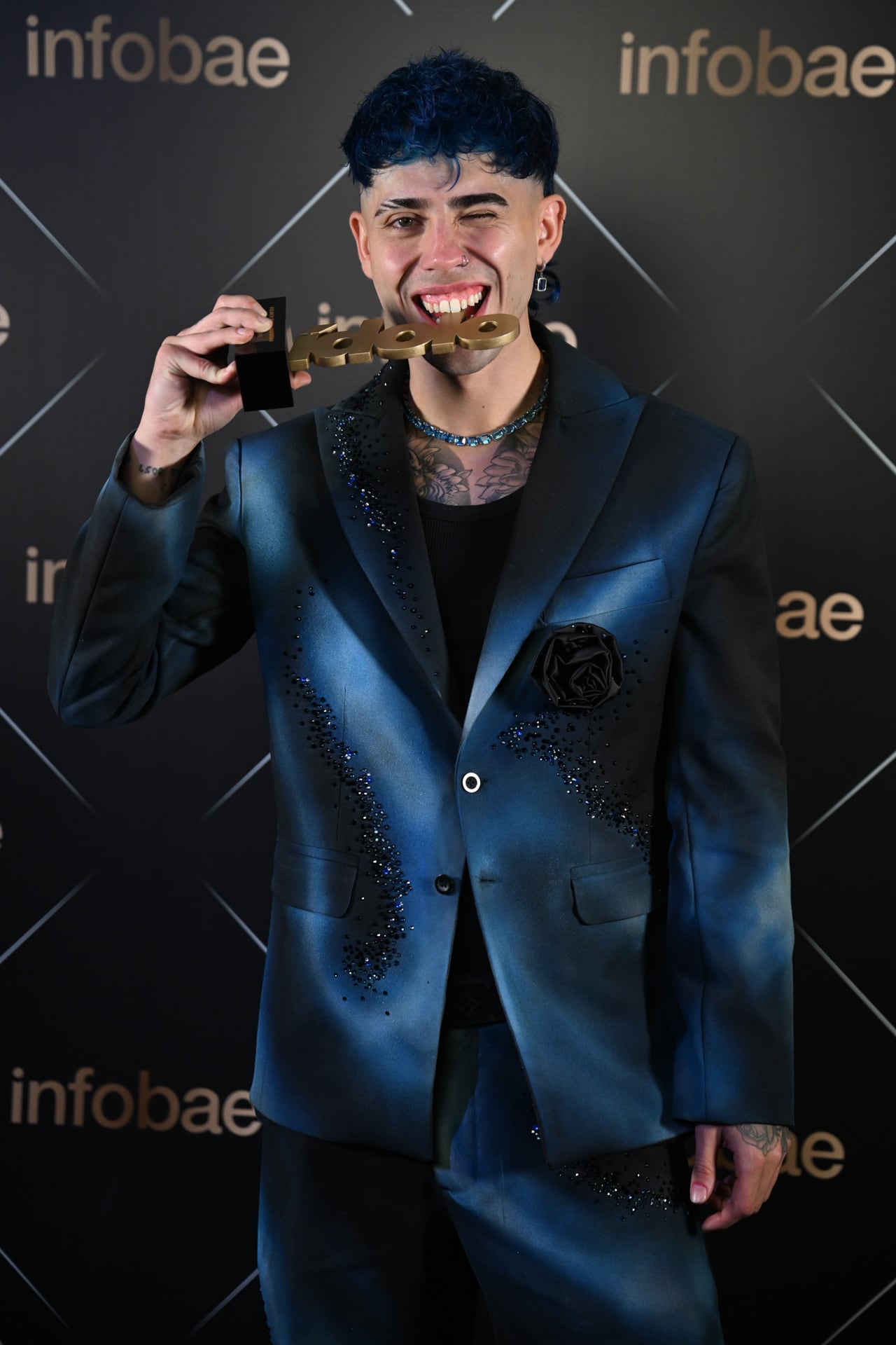El artista cordobés reclamó por la falta de respeto y pidió una frase afectuosa a los movileros antes de retirarse (Maximiliano Luna)