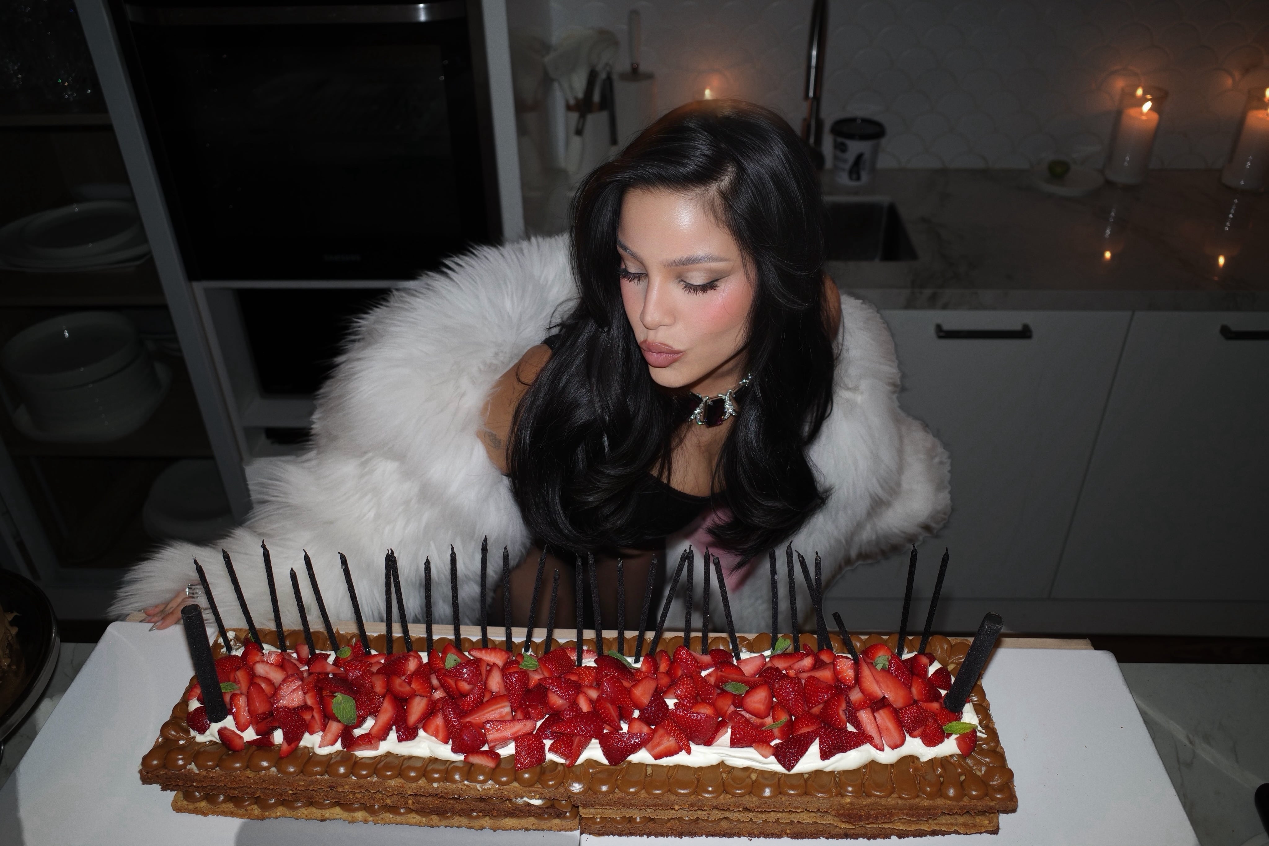 Emilia Mernes y su torta de cumpleaños (Instagram Emilia Mernes)
