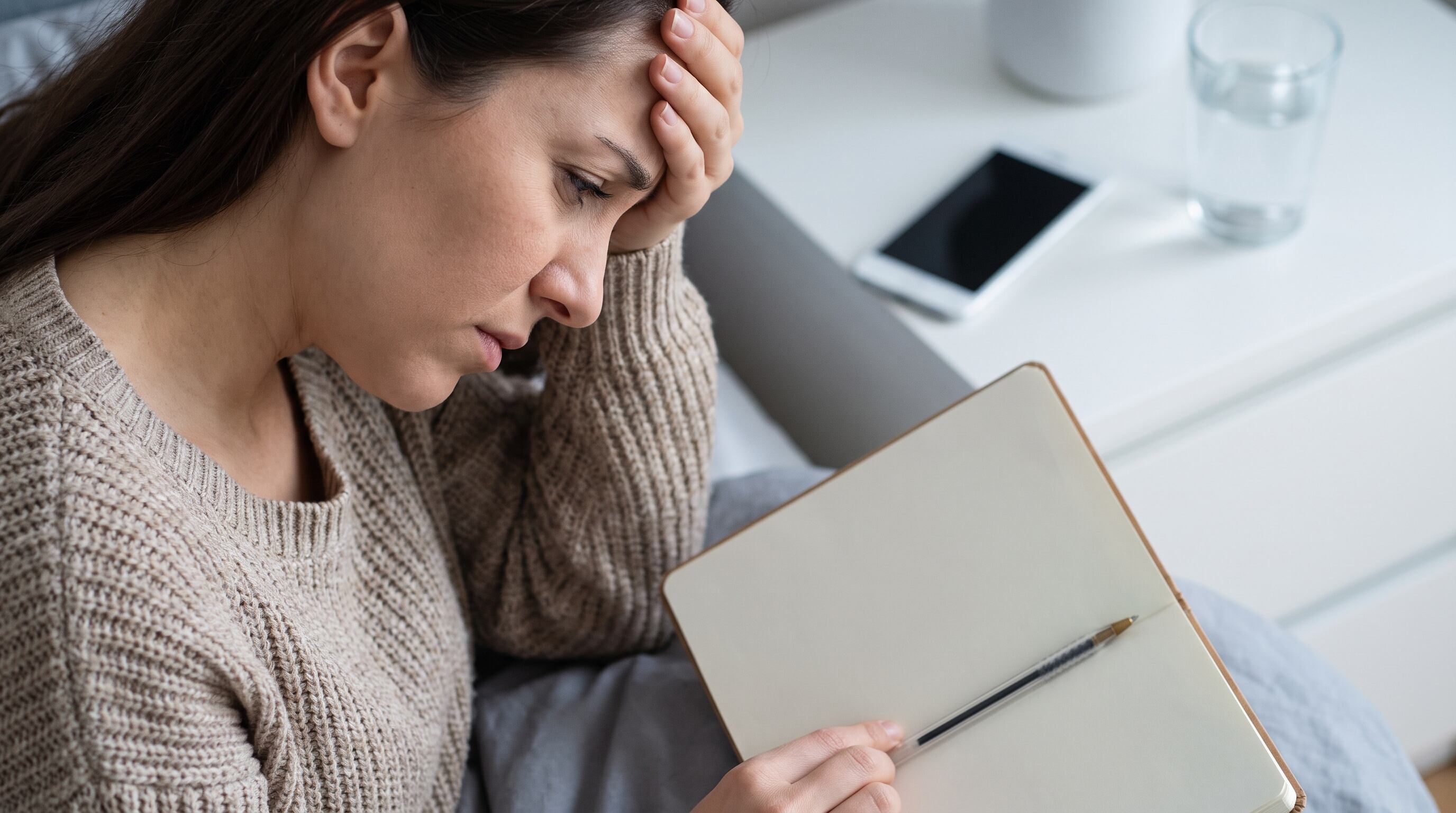 Los especialistas aconsejan informar síntomas como el dolor pulsátil de cabeza y los trastornos gastrointestinales en la consulta médica (Imagen Ilustrativa Infobae)