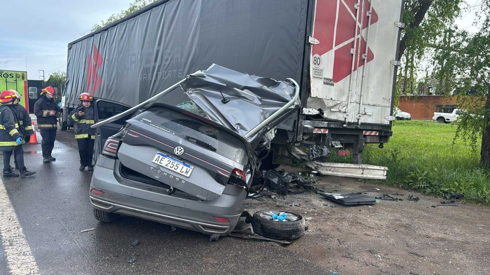 “Estaba medio escabio”: se filmó manejando a 140 km/h, perdió el control y chocó contra un poste