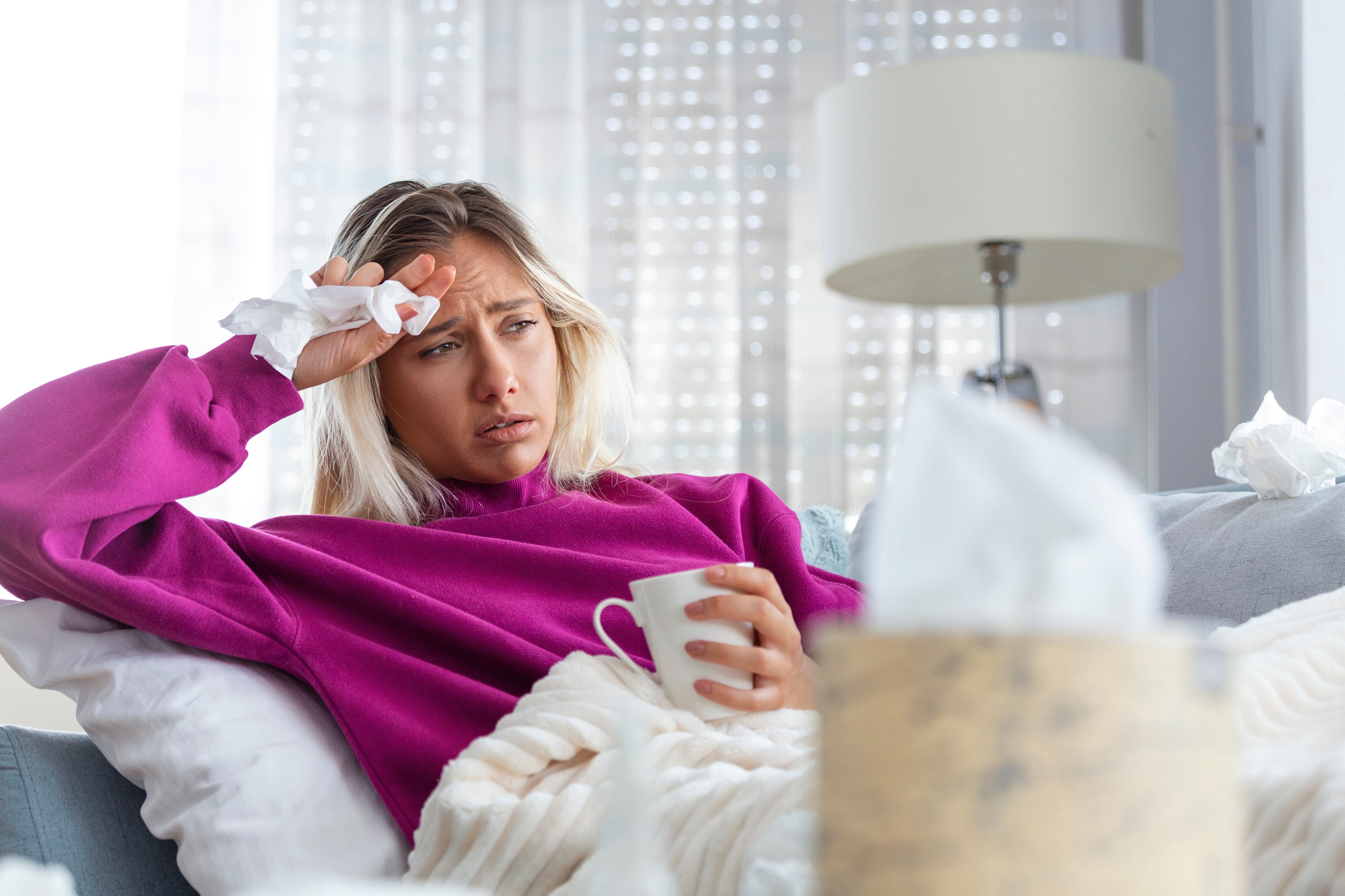 Fiebre abrupta, dolor muscular intenso y fatiga son las señales típicas de la influenza, una enfermedad que cada año causa miles de muertes en Estados Unidos (Freepik)