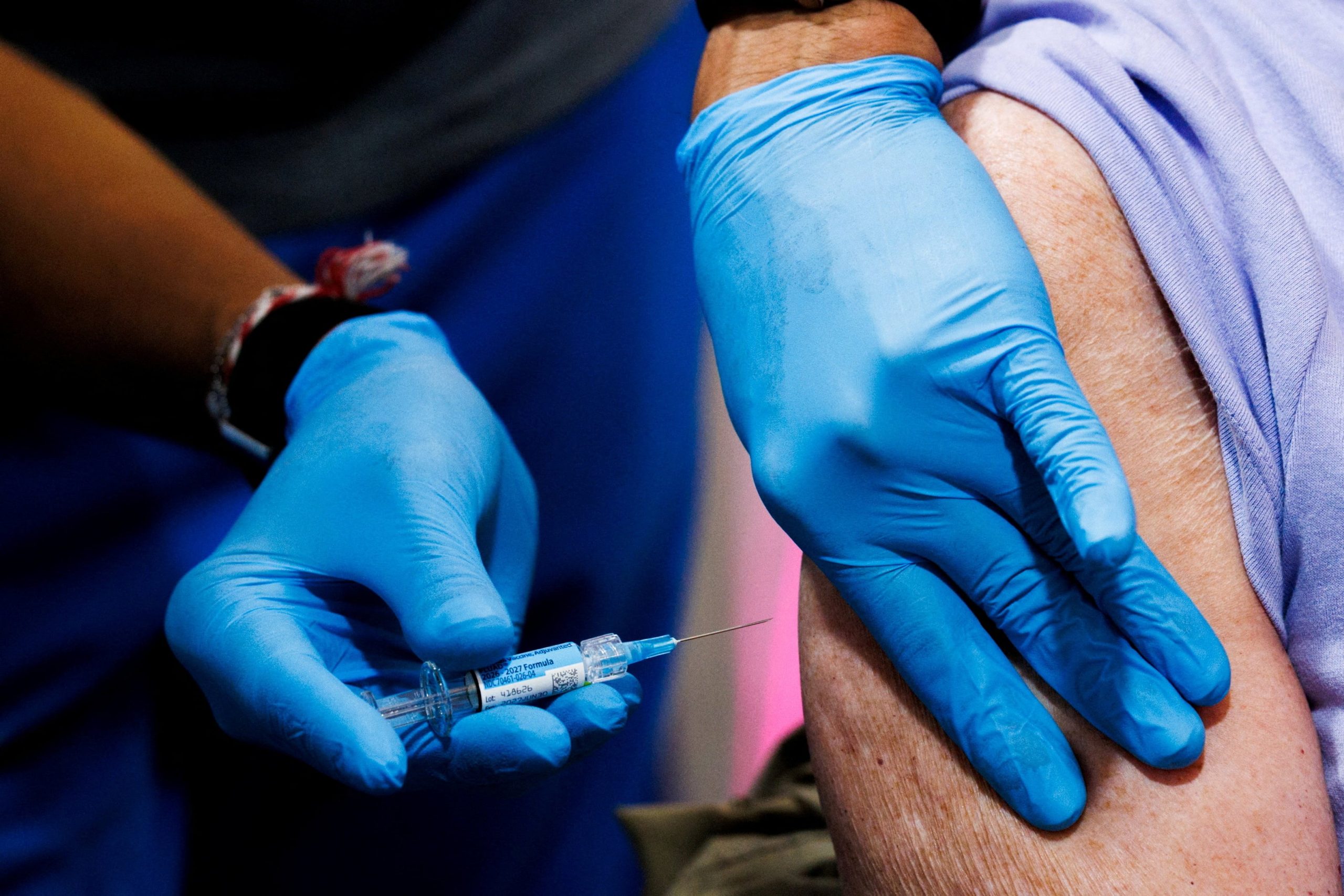 Estados Unidos enfrenta la temporada de gripe más temprana en una década con una nueva cepa que deja vulnerables a los más jóvenes