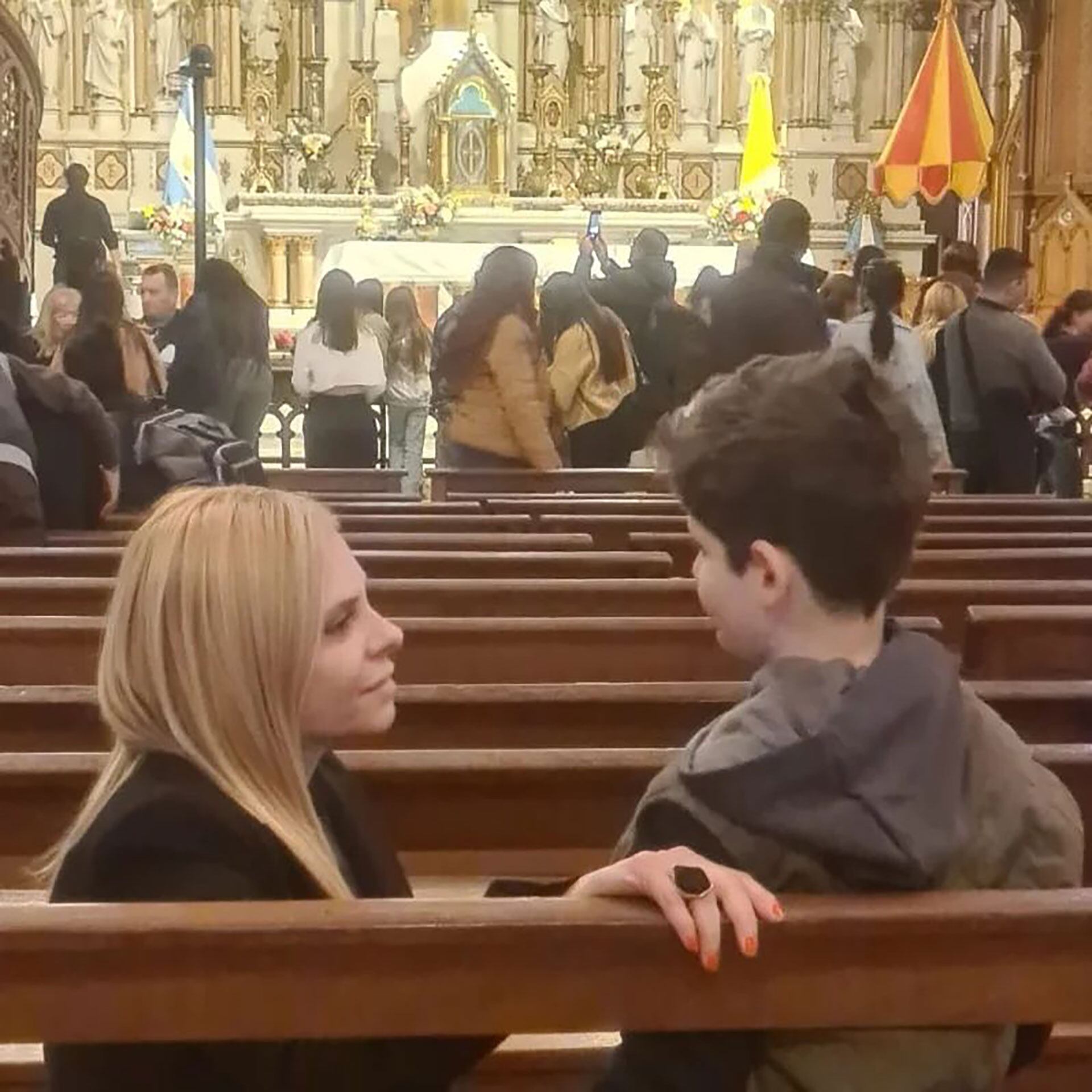Fabiana Liuzzi y Toni en la Basílica de Luján