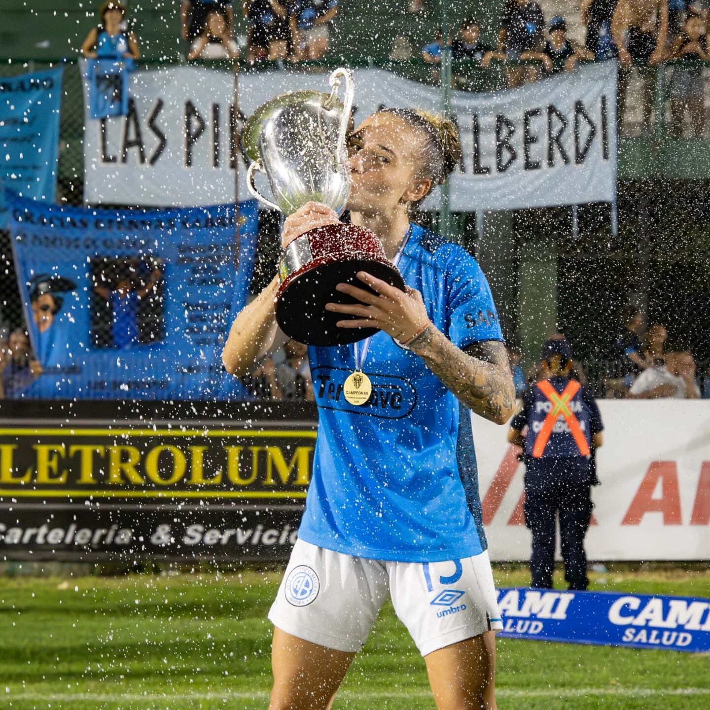 La delantera uruguaya campeona con las Piratas (@julii.paz13)