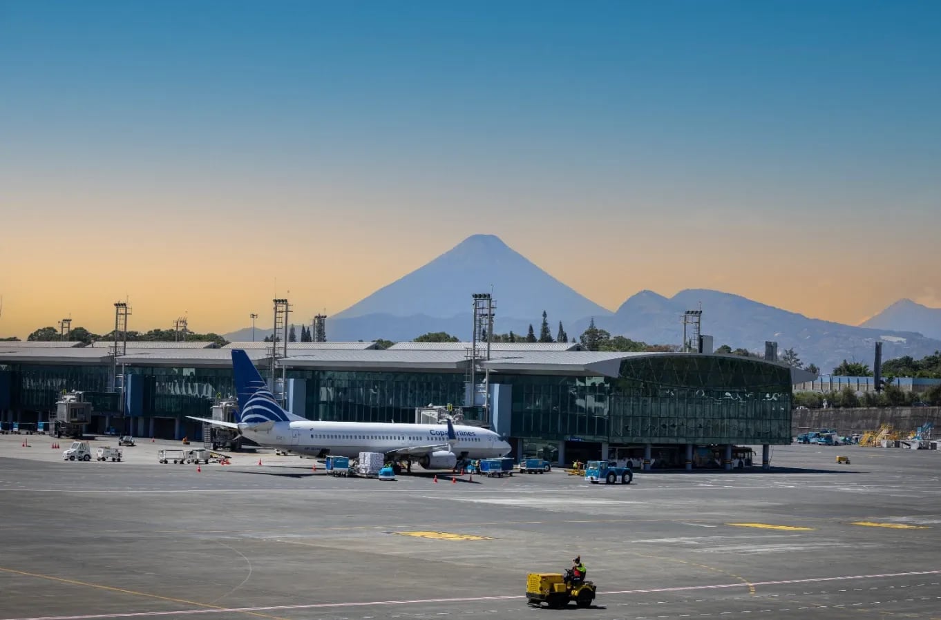 La Dirección General de Aeronáutica Civil y la COCESNA presentaron la reestructuración de las rutas aéreas de Guatemala ante el aumento de vuelos. (Diario Oficial)