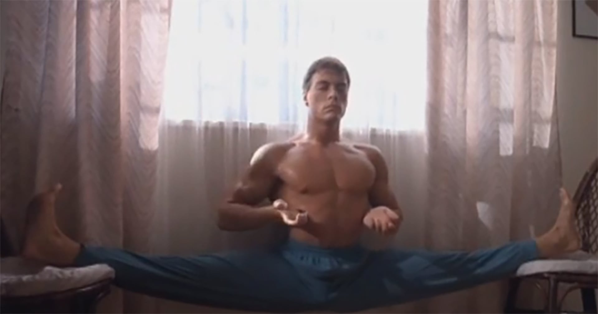 El actor realiza yoga y ejercicios isométricos desde hace más de 25 años para conservar la elasticidad sin necesidad de máquinas