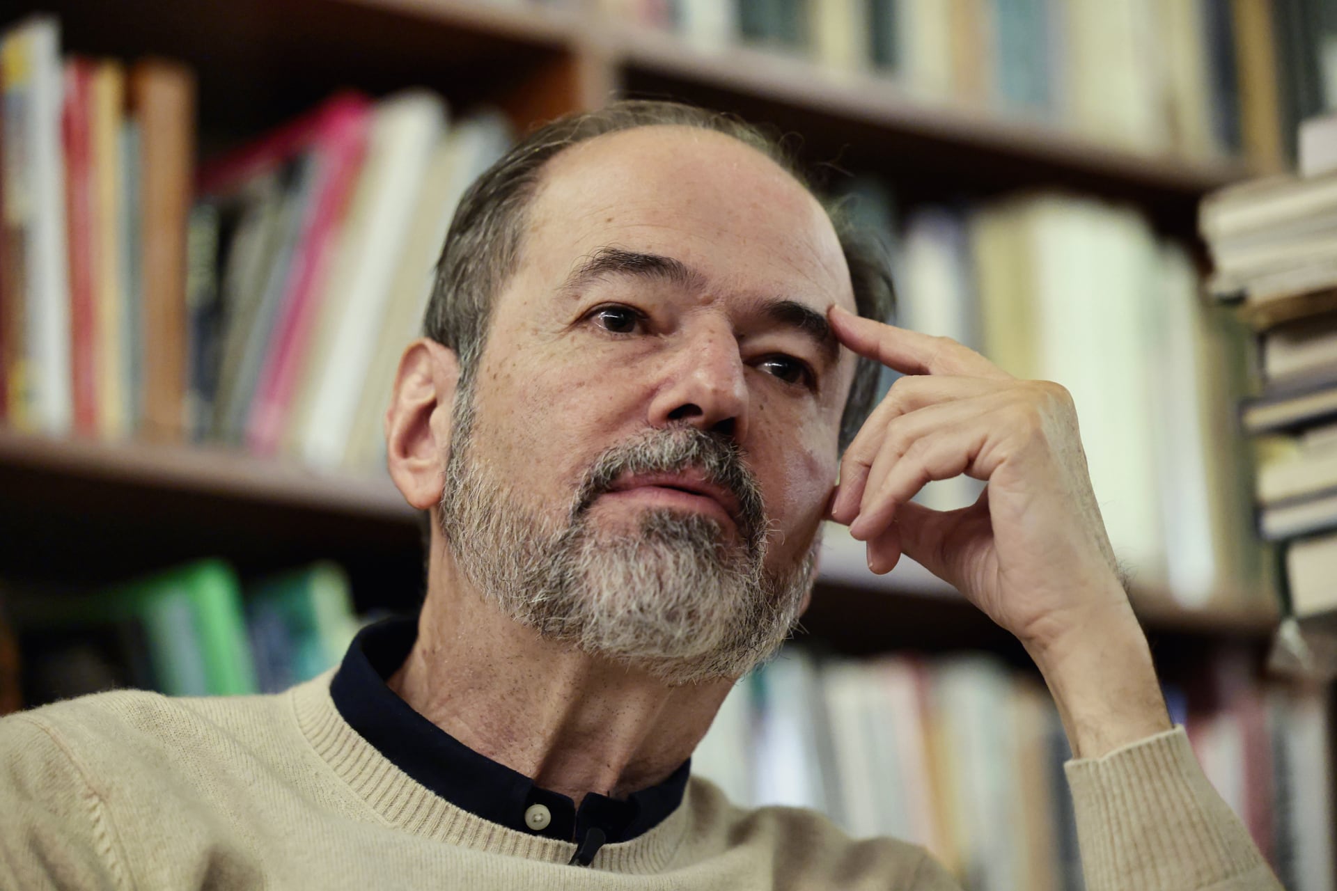 Juan Villoro y la cultura de la victimización en México: “Hemos tenido muchísimas derrotas y nos consolamos con frases célebres”