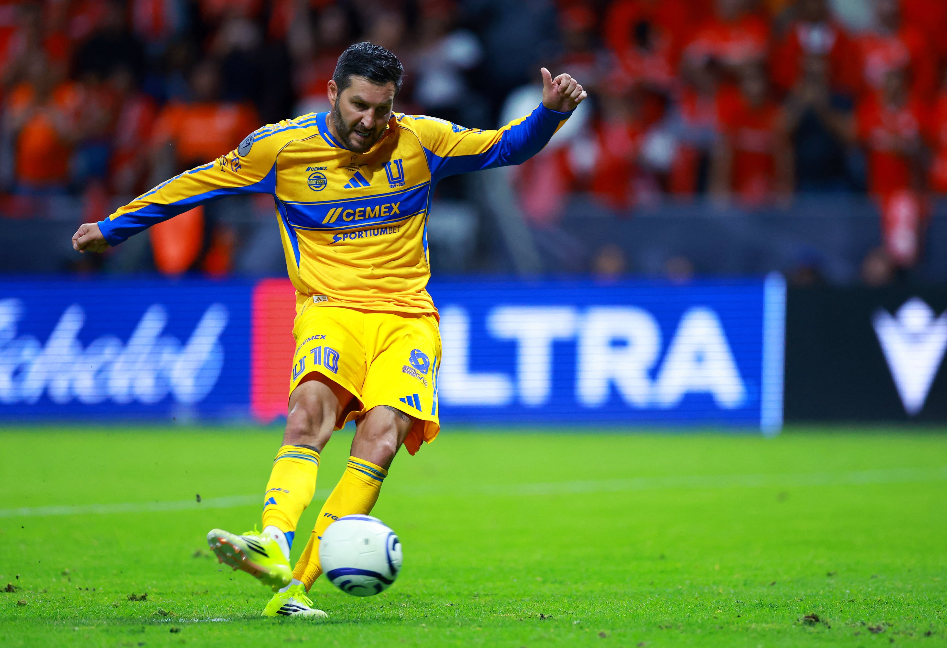El futbolista francés se consolidó como el máximo artillero histórico de Tigres UANL con más de 220 goles. (REUTERS/Raquel Cunha)