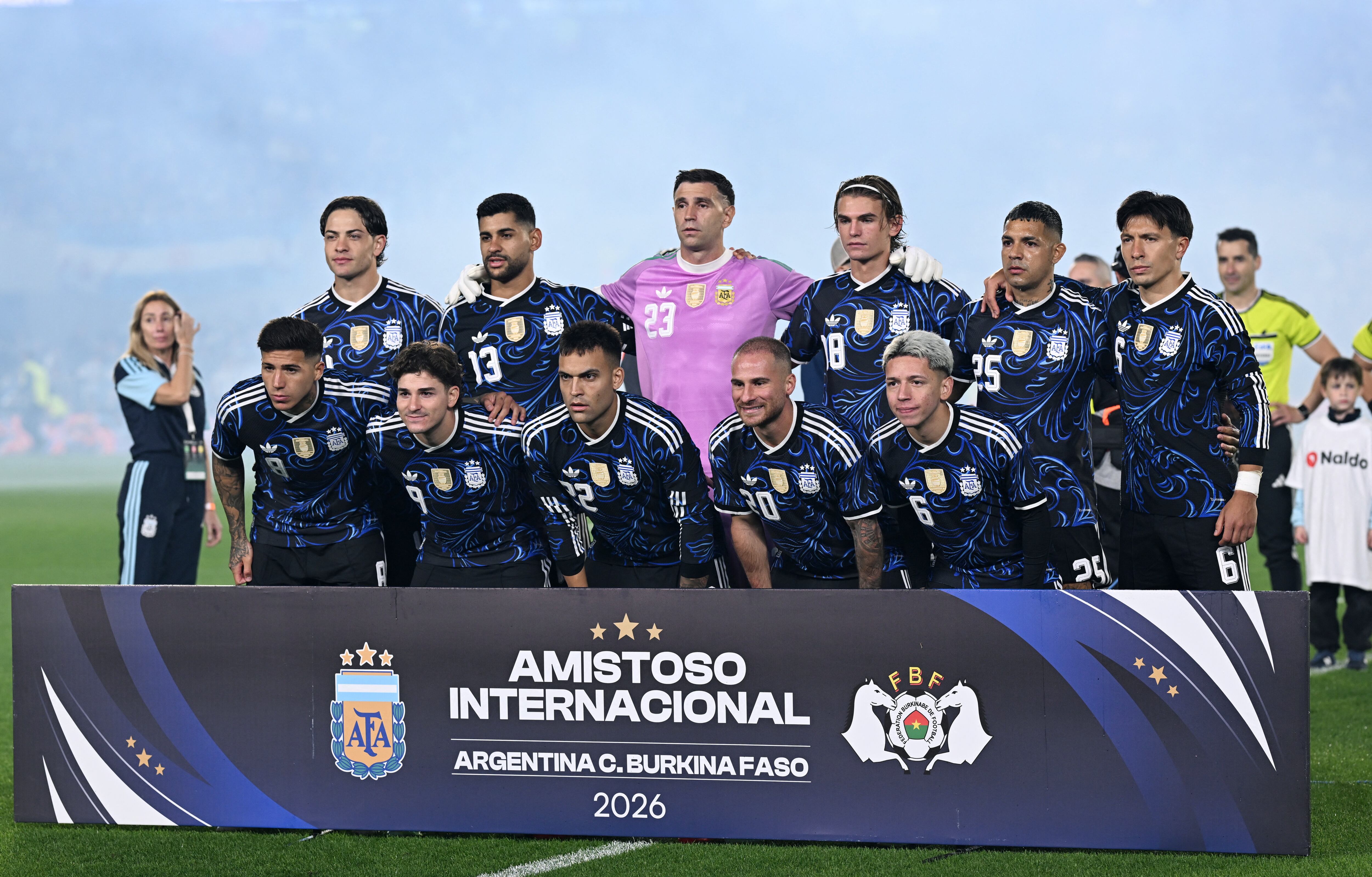 La selección argentina posa antes del partido amistoso ante Burkina Faso (REUTERS/Rodrigo Valle)