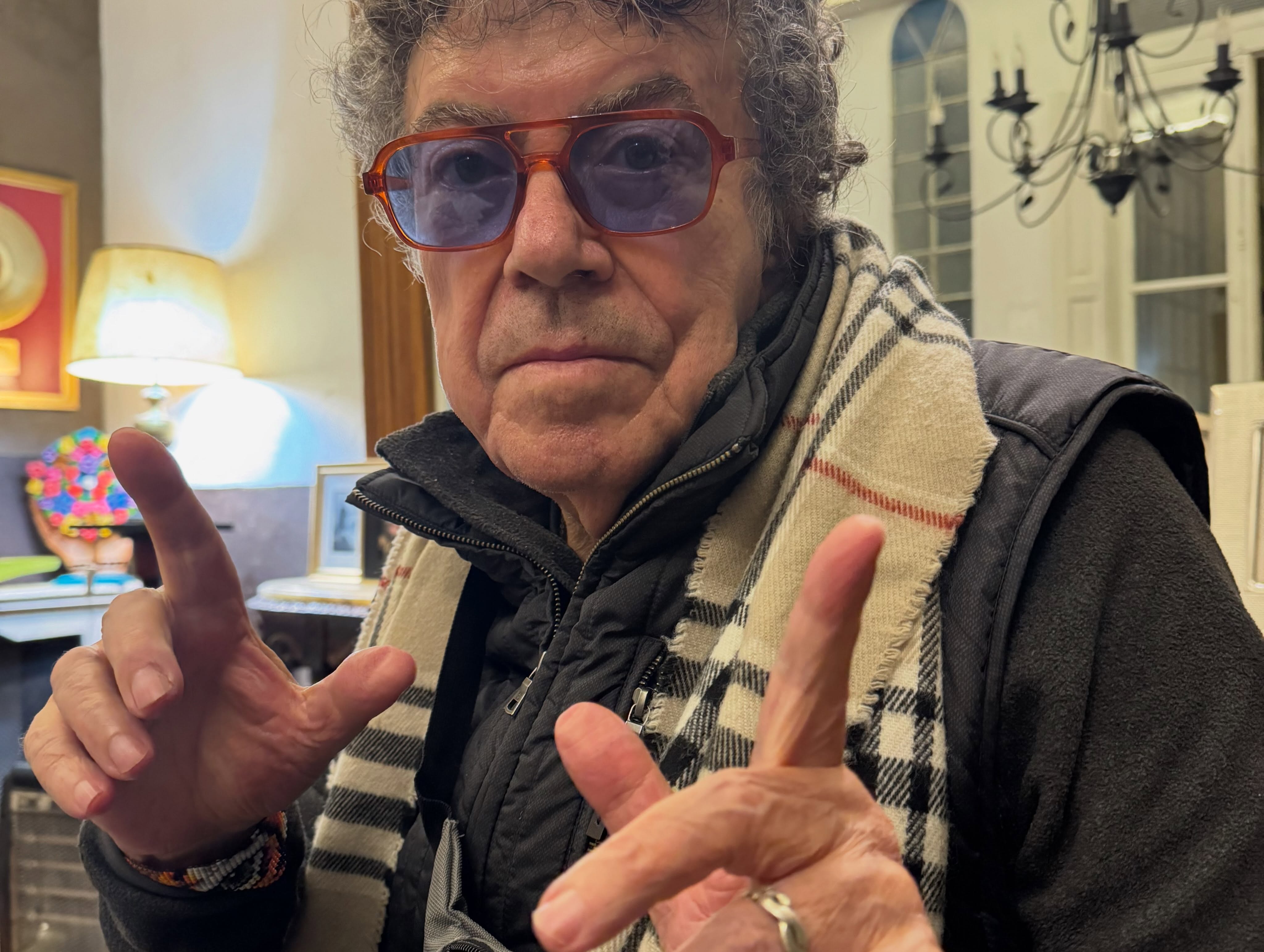 El cantautor Piero en otra de las fotos que compartió Fiorella