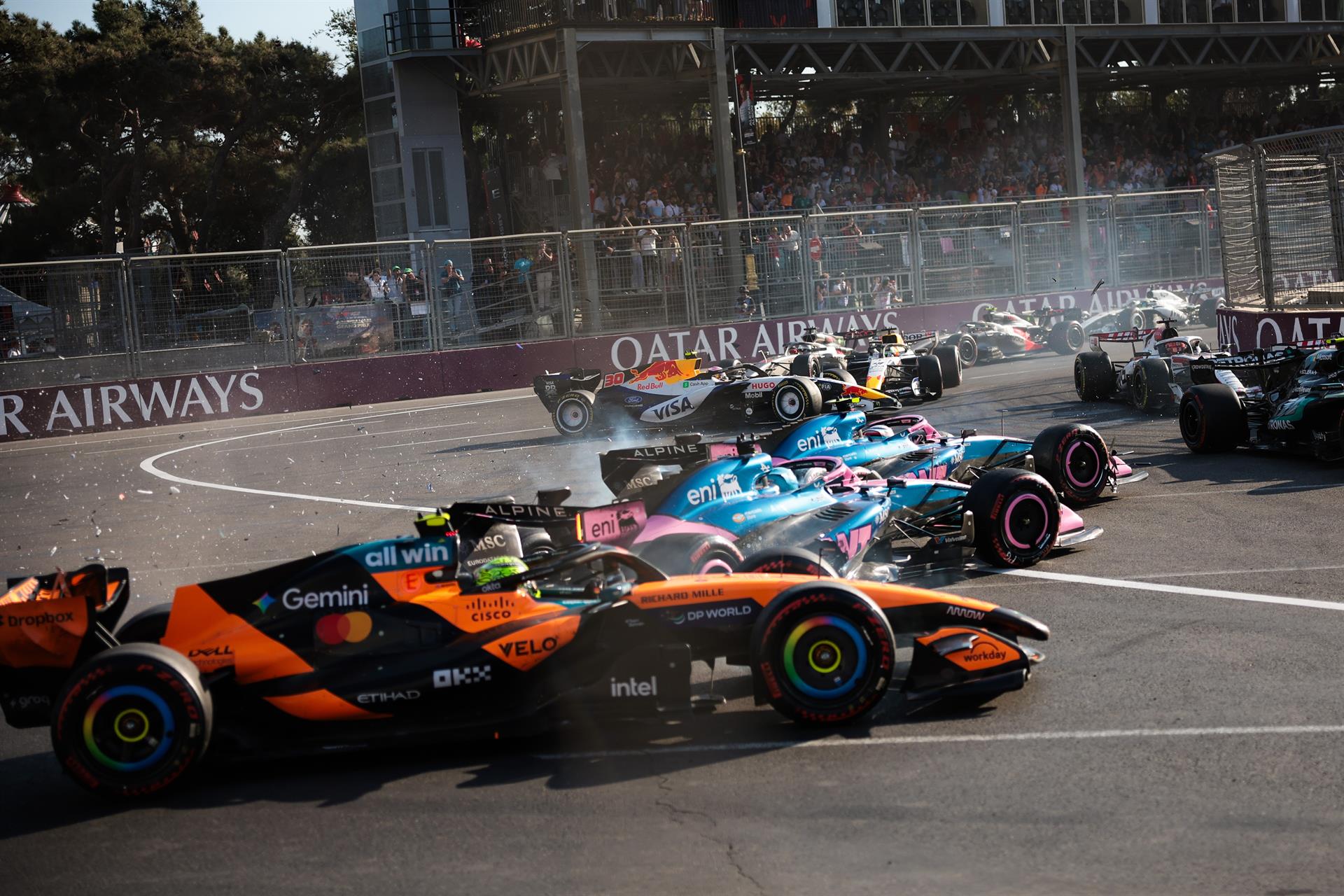 Una postal del incidente que protagonizó Colapinto con Gasly en Bakú
