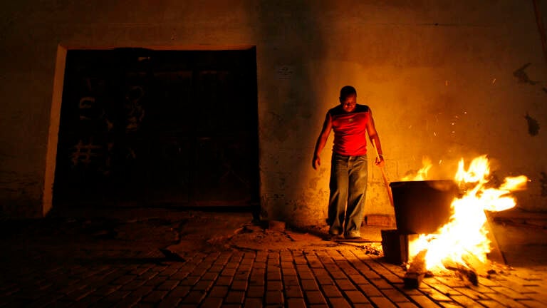 La crisis eléctrica en Cuba que acumula ocho apagones totales en 2026 y las soluciones improvisadas que surgieron en cada rincón del país