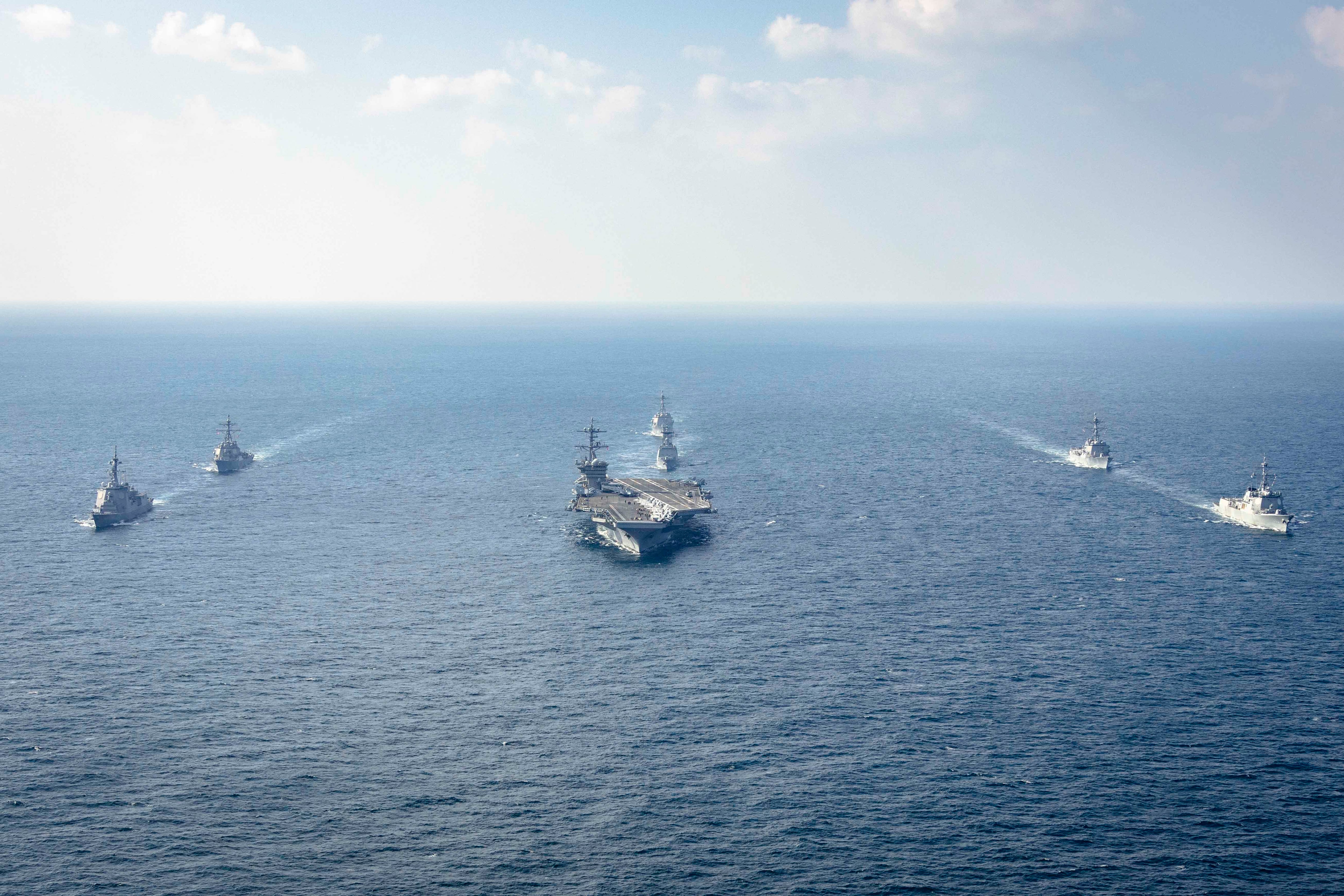 Buques de guerra de Corea del Sur, Estados Unidos y Japón (Ministerio de Defensa de Corea del Sur vía AP)