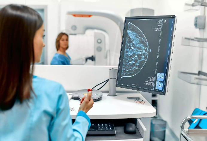 La prevención como clave del autocuidado: los chequeos que pueden cambiar el tratamiento del cáncer de mama y las enfermedades cardiovasculares