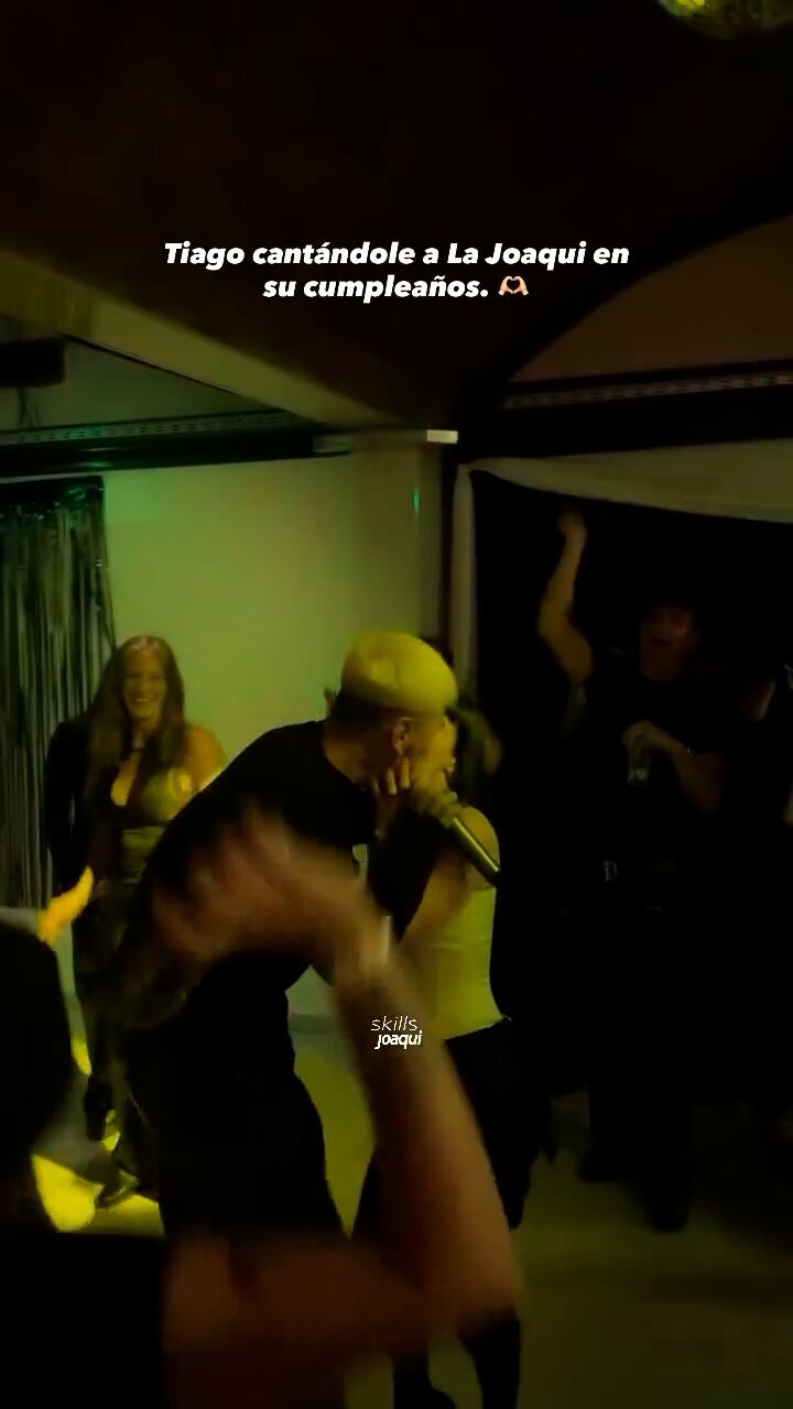 El beso entre La Joaqui y Tiago PZK coronó la fiesta que tuvo como eje la estética de Halloween