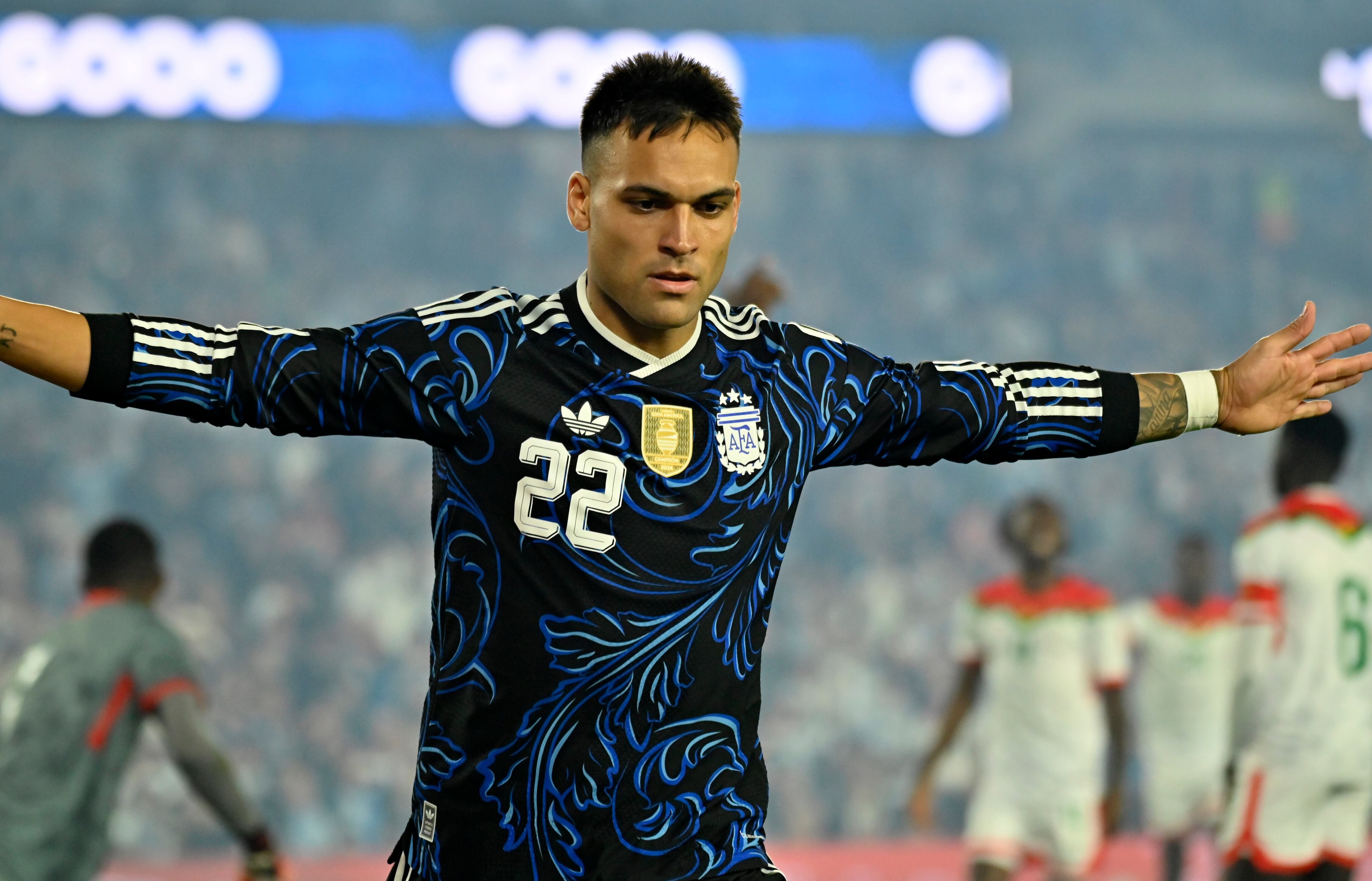 Lautaro Martínez celebró su gol número 42 con la camiseta celeste y blanca (Fotobaires)