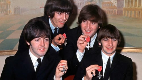 Los Beatles fueron sondeados en secreto por la Corona para confirmar que no rechazarían públicamente el nombramiento. (thebeatles.com)