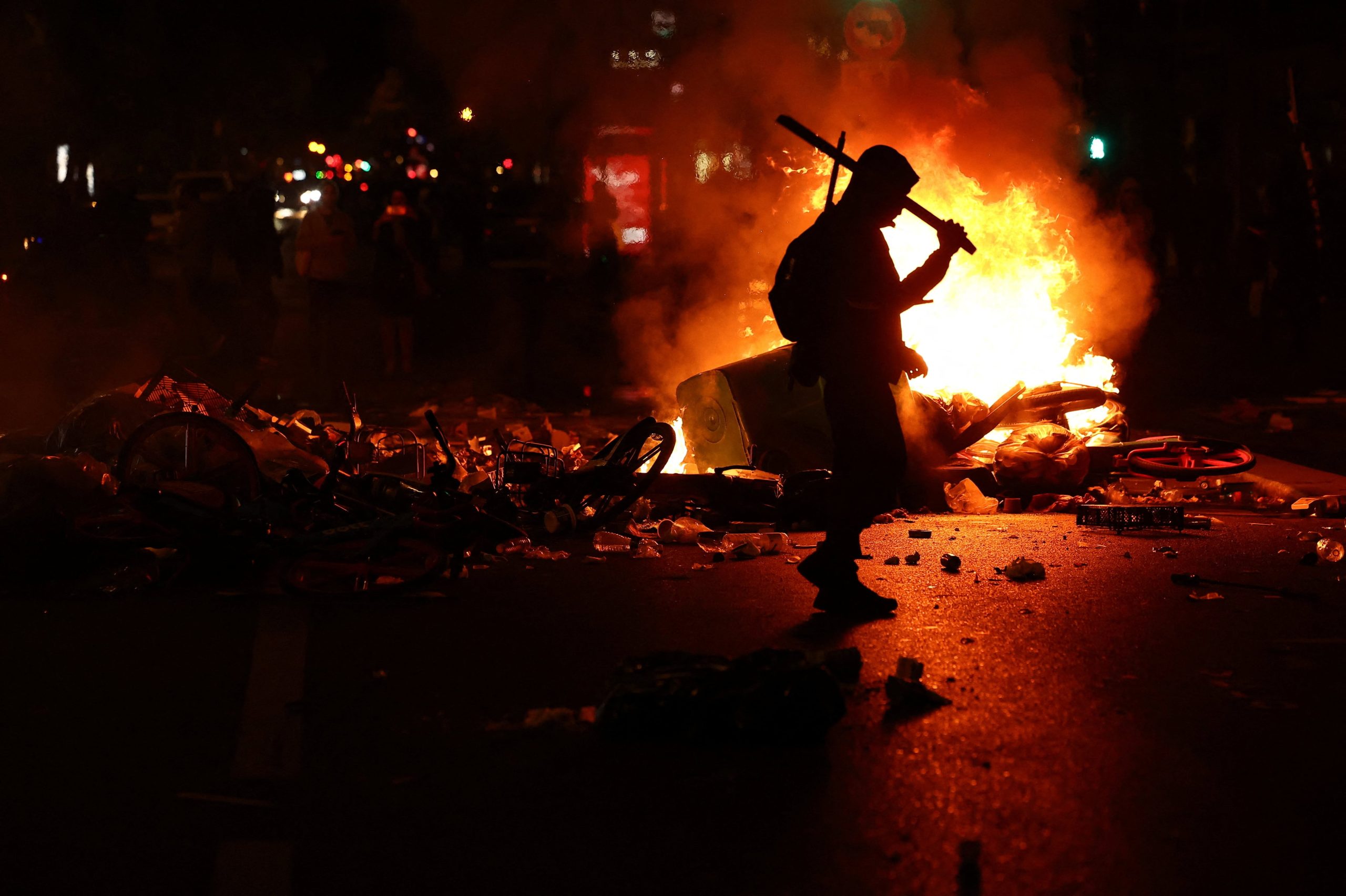 Macron reconoció “fallas de previsión e inteligencia” tras las violentas protestas en Francia que dejaron 2.400 detenidos