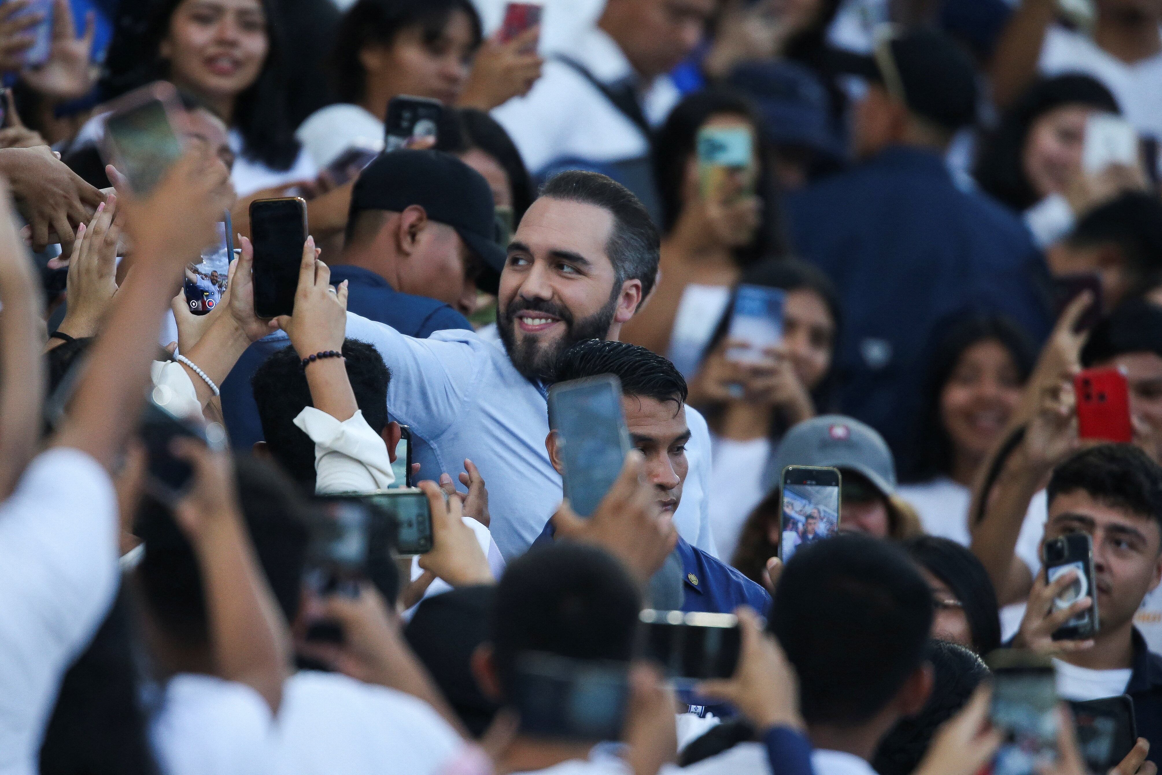 La confianza en los mensajes del Gobierno superó el 85% entre la ciudadanía encuestada por la firma TResearch. (REUTERS/Jose Cabezas)