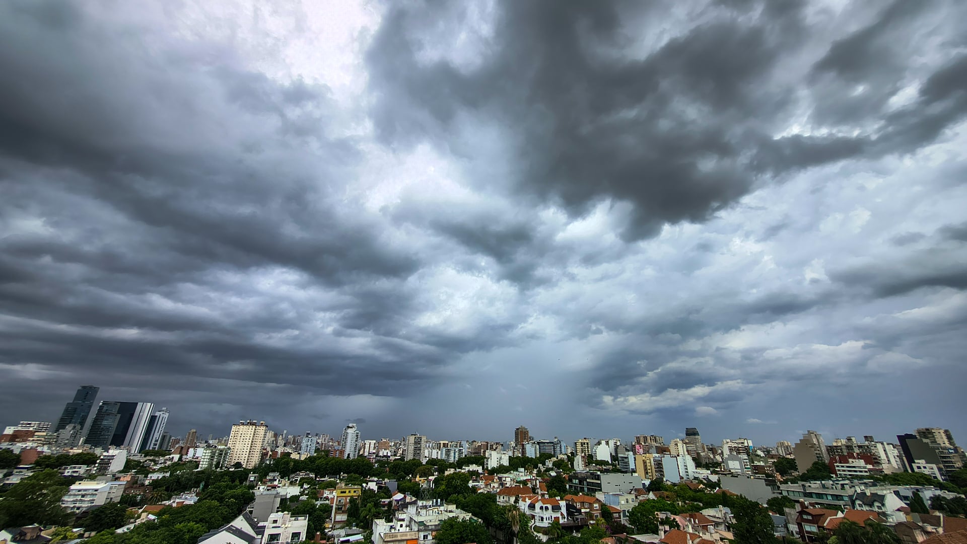 El martes 13 concentra la mayor probabilidad de tormenta de la semana, con un rango de entre el 10% y el 40%