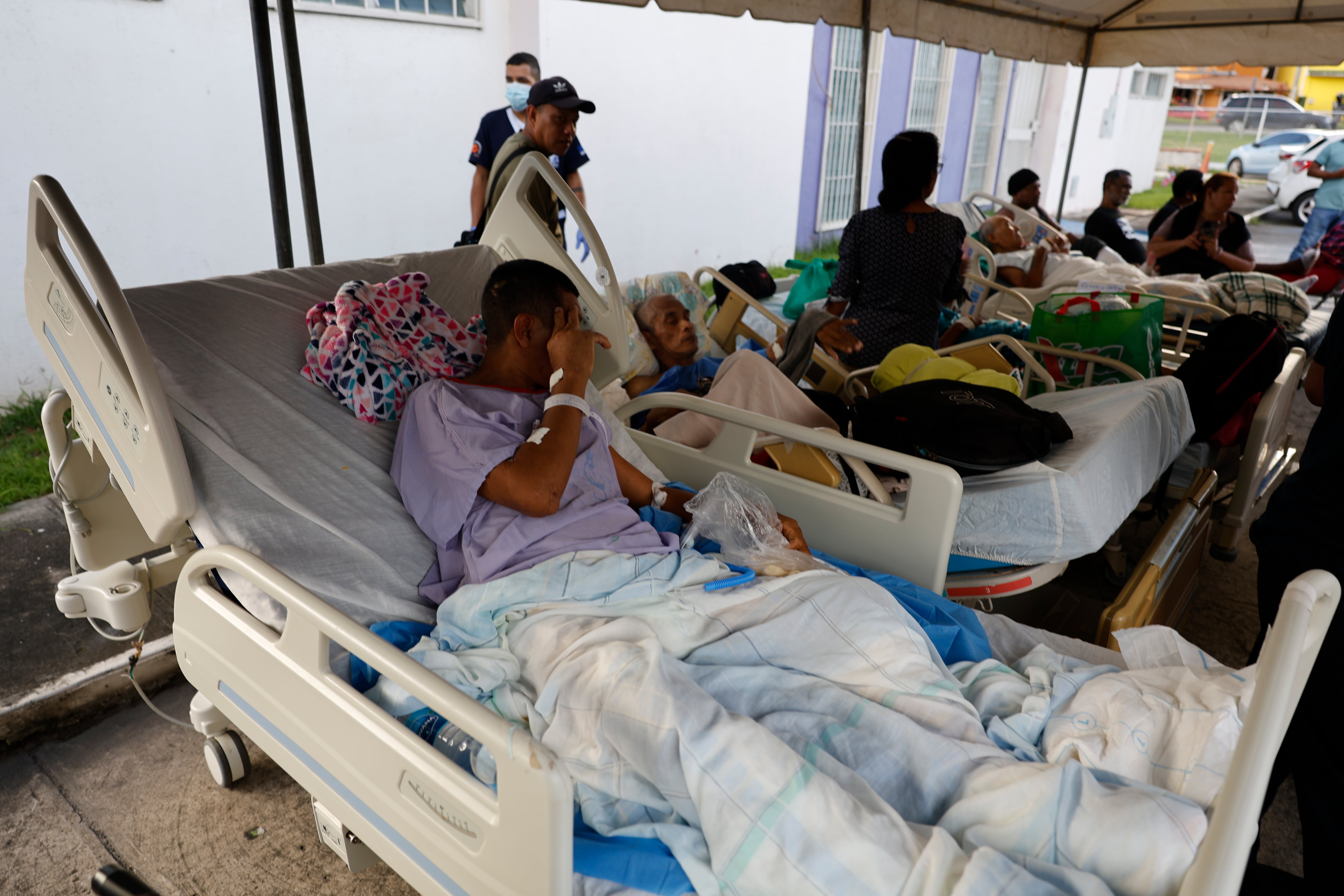 El terremoto interrumpió muchos tratamientos de pacientes dentro de los centros de salud. (Infobae Centroamérica/ EFE/ Bienvenido Velasco) 