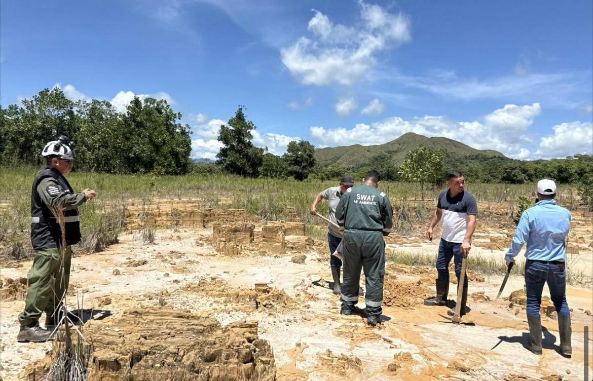 La antigua explotación aurífera de Remance cerró sus operaciones industriales a finales de la década de 1990, dejando depósitos de residuos que habían sido objeto de investigaciones ambientales. Captura de video