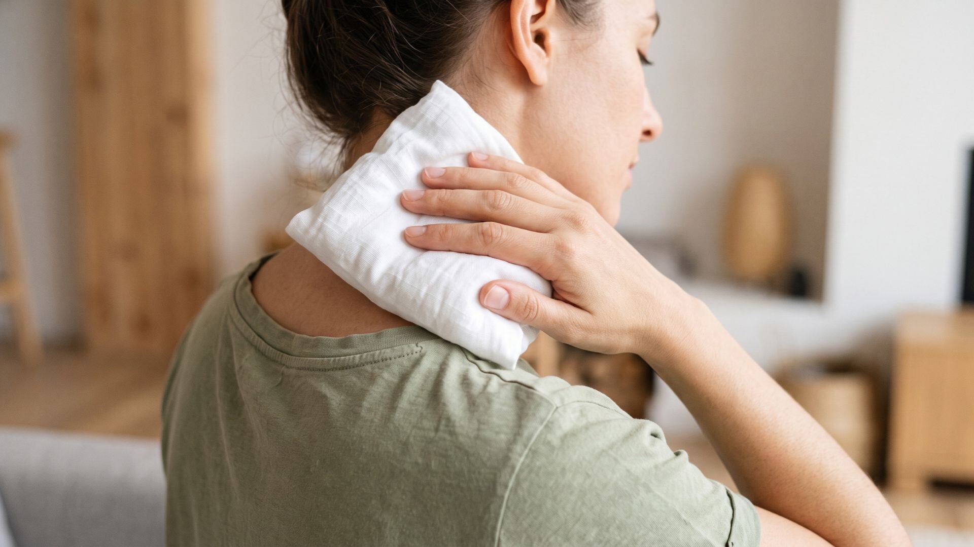 Qué hay detrás del dolor de cuello por pantallas y por qué expertos advierten que no debe ignorarse