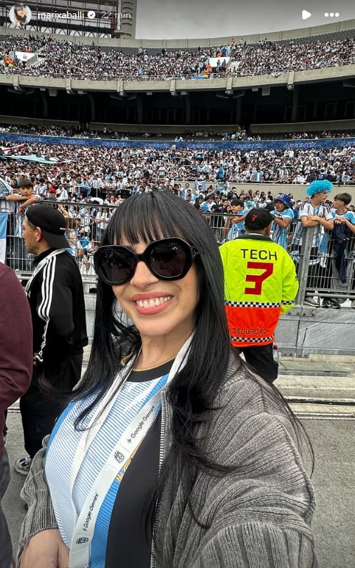 Marixa Balli llegó al estadio de River Plate con la camiseta argentina para acompañar la despedida del capitán