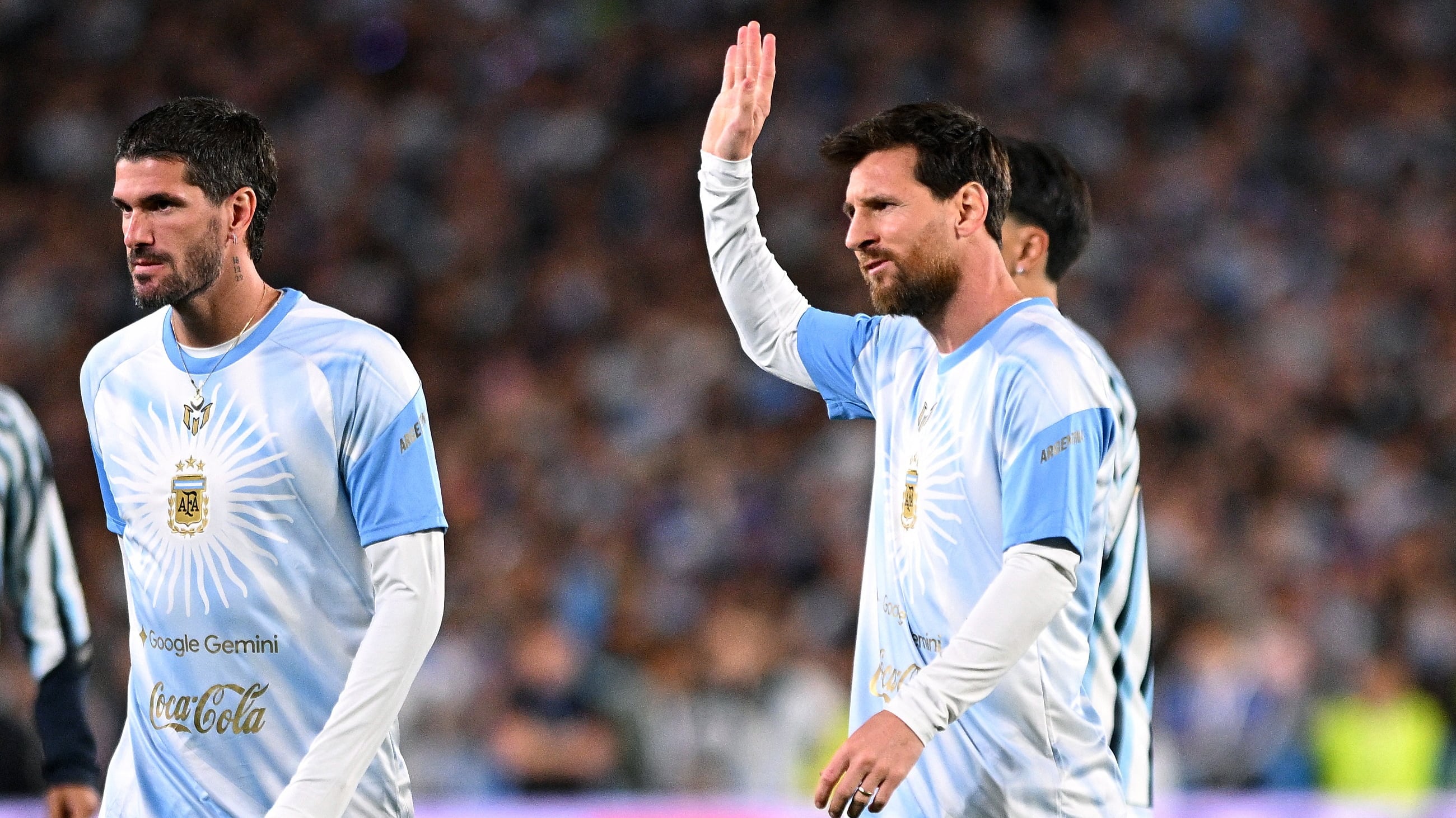 Lionel Messi vivió una noche especial en el Monumental, acompañado por el afecto de los hinchas y las figuras del espectáculo (REUTERS/Rodrigo Valle)