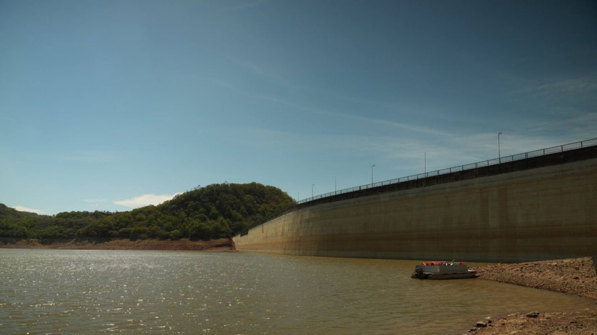 La represa Los Laureles alcanzó el 50.91 % de su capacidad tras las recientes lluvias registradas en la capital hondureña. (FOTO: Hondudiario)