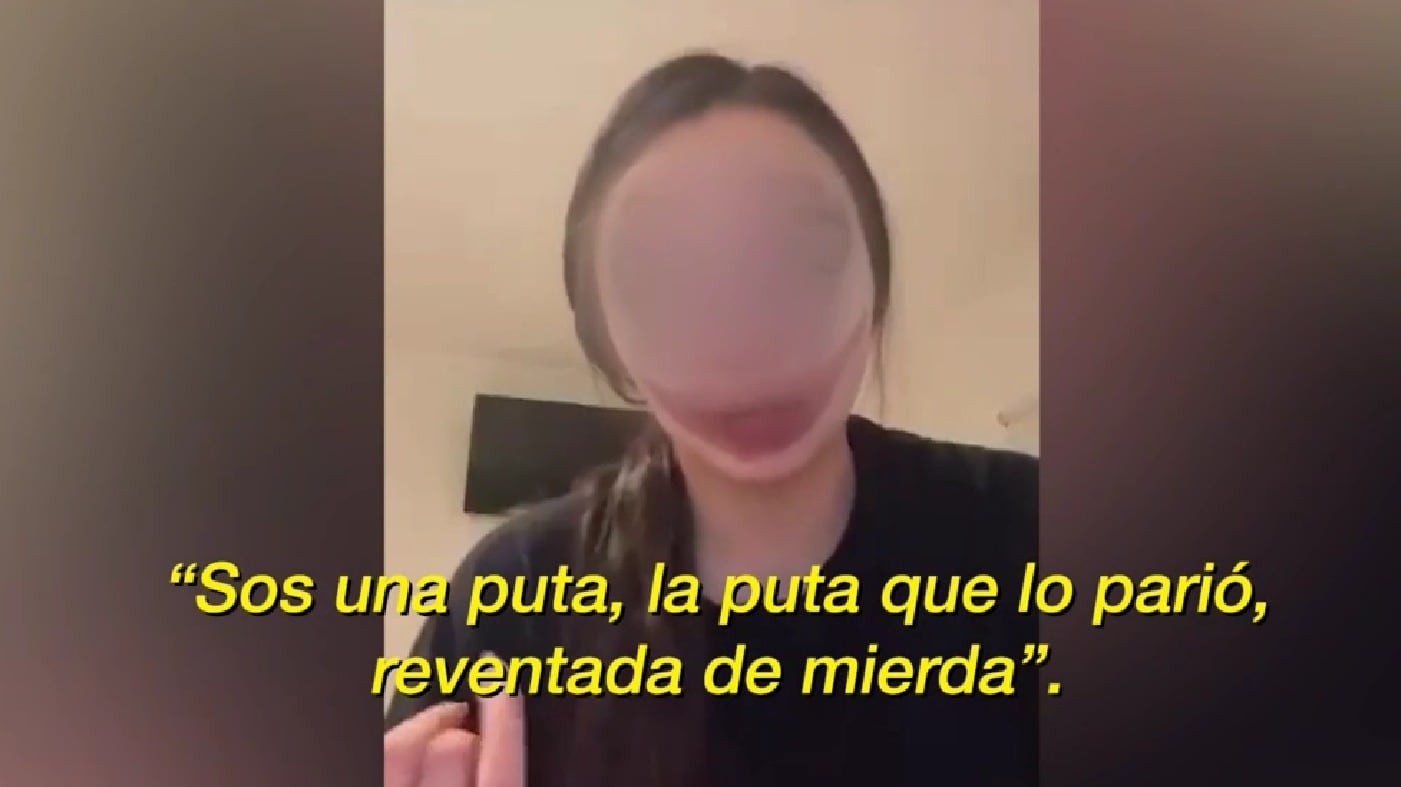 Una de las participantes del hostigamiento publicó días después una grabación en la que reconoció las agresiones en el local nocturno (Captura de video) 