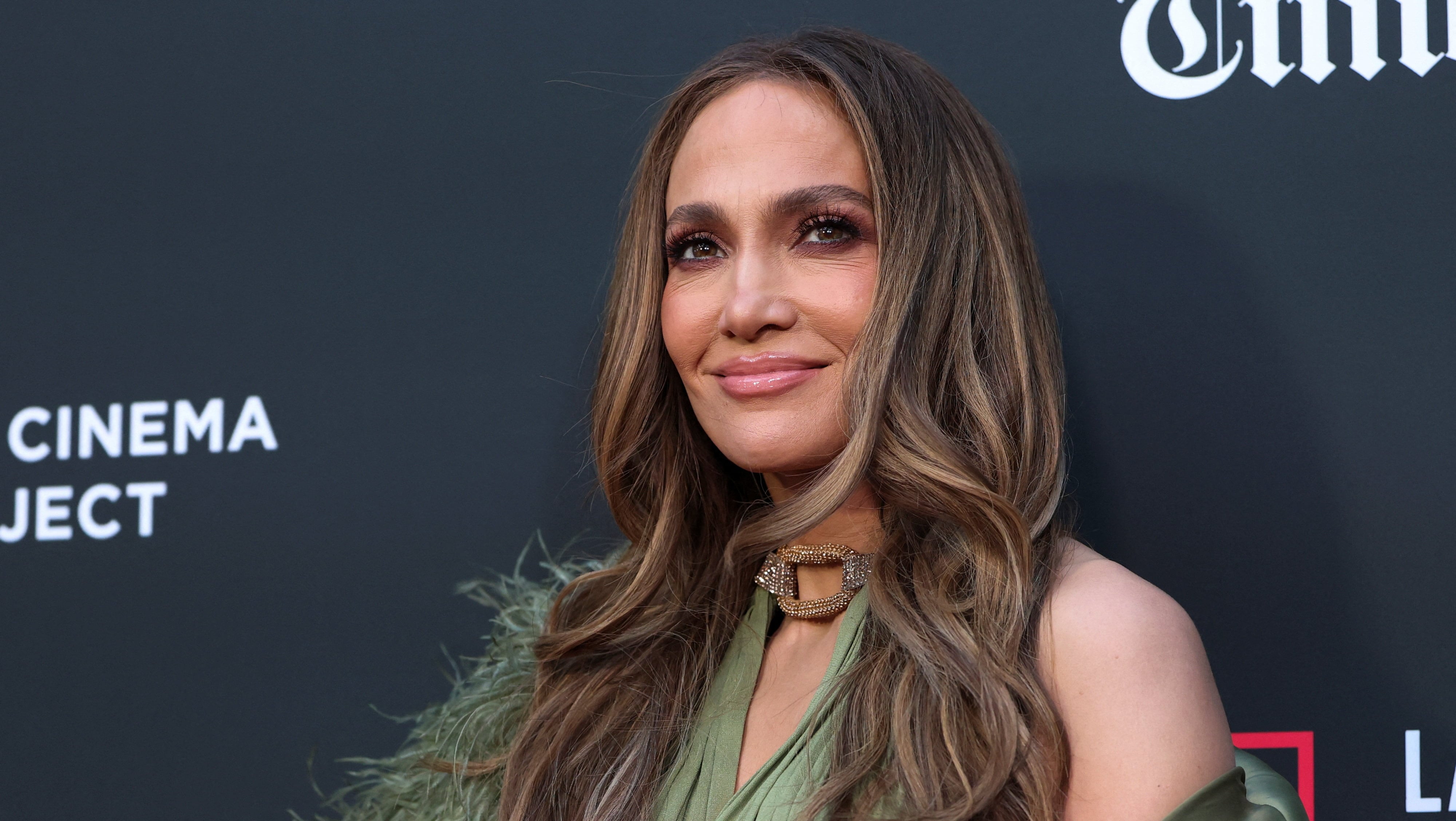 Jennifer Lopez es parte de las estrellas de Hollywood que lucen cabello largo después de los 50 (REUTERS/Mario Anzuoni)