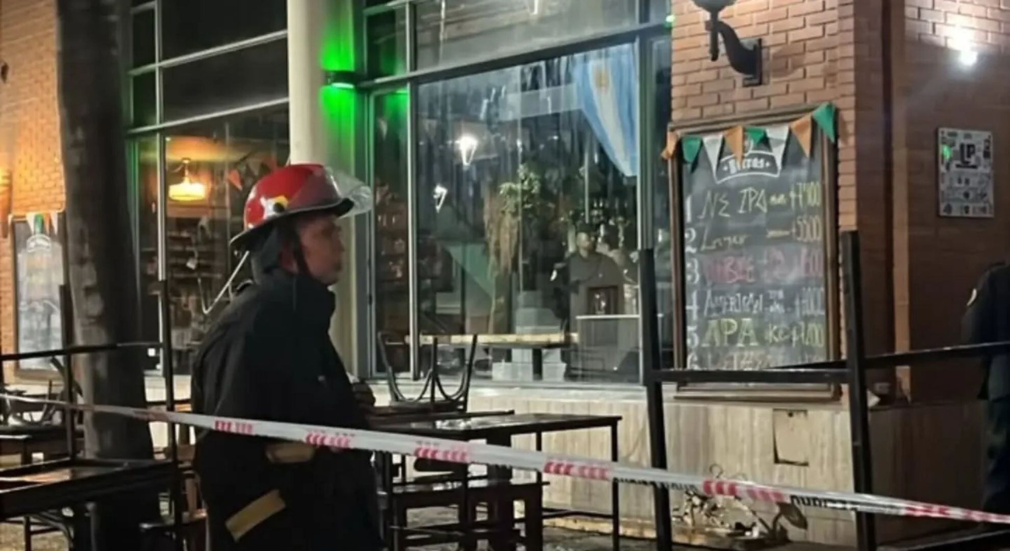 El derrumbe se registró cerca de la medianoche (Facebook: Voces del Mediodia)