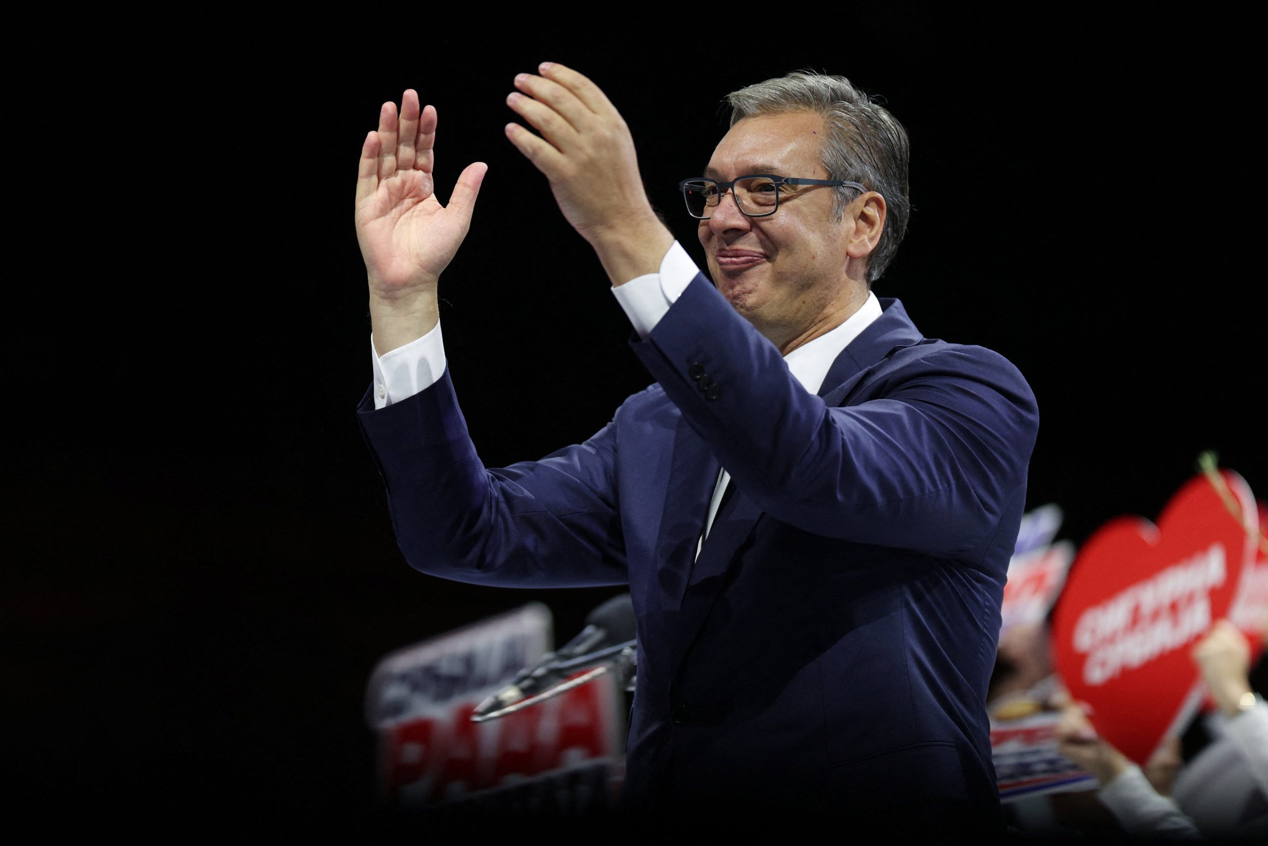 Serbia celebra las elecciones parlamentarias más disputadas en 14 años, con el movimiento estudiantil como principal rival de Vucic