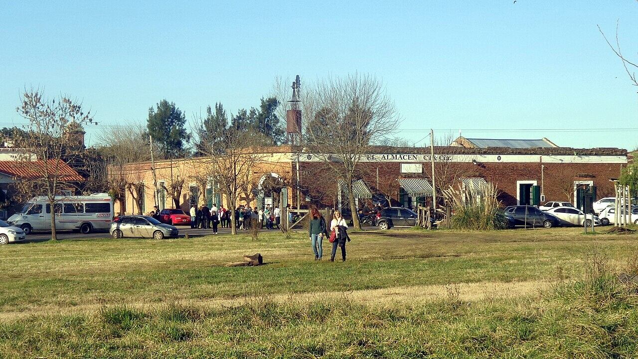Tiene menos de 400 habitantes y recibe turistas todo el años: el pueblo rural a una hora y media de CABA ideal para visitar el feriado del 12 de octubre
