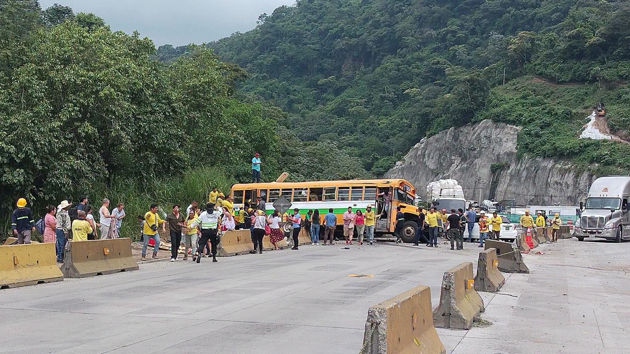 Tragedia en Los Chorros, El Salvador: Cuatro fallecidos y múltiples lesionados tras aparatoso choque provocado por camión