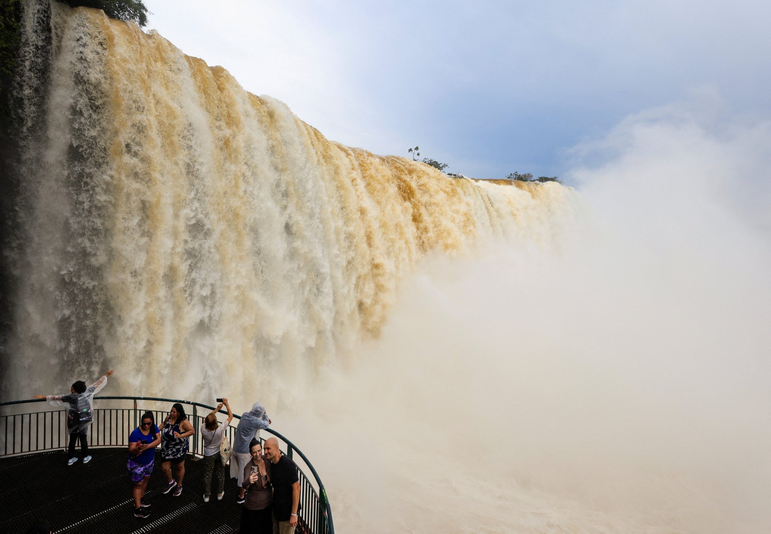 Tras la impactante crecida, anunciaron la reapertura de las Cataratas del Iguazú