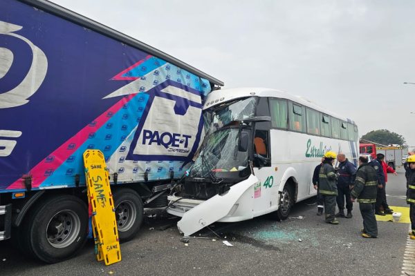 Tres camiones chocaron en la ruta 9: la carga quedó sobre la calzada y se registraron demoras hacia la Ciudad